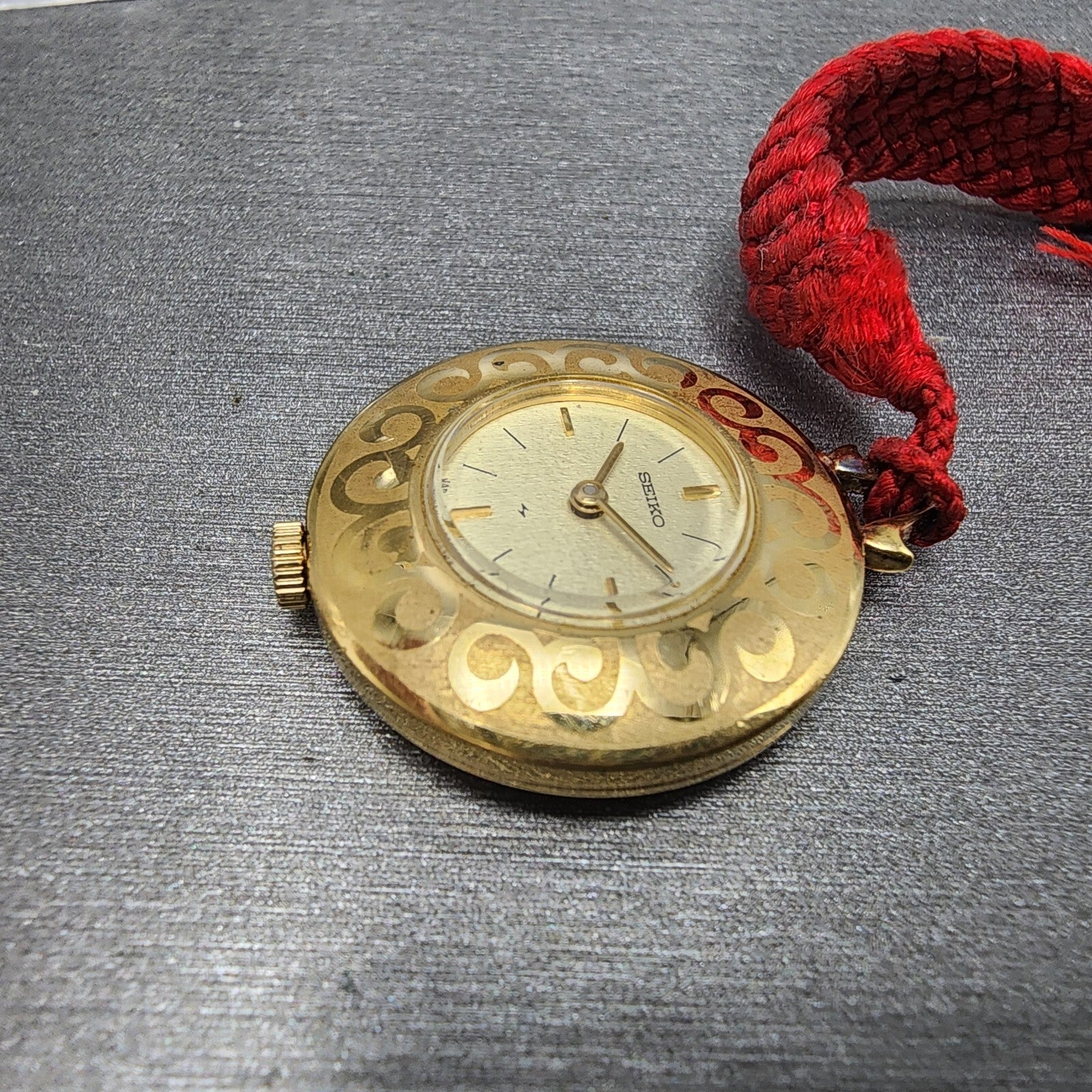 Seiko Pendent Watch Women 26mm Champagne Dial Gold Tone Round Manual Wind Runs3