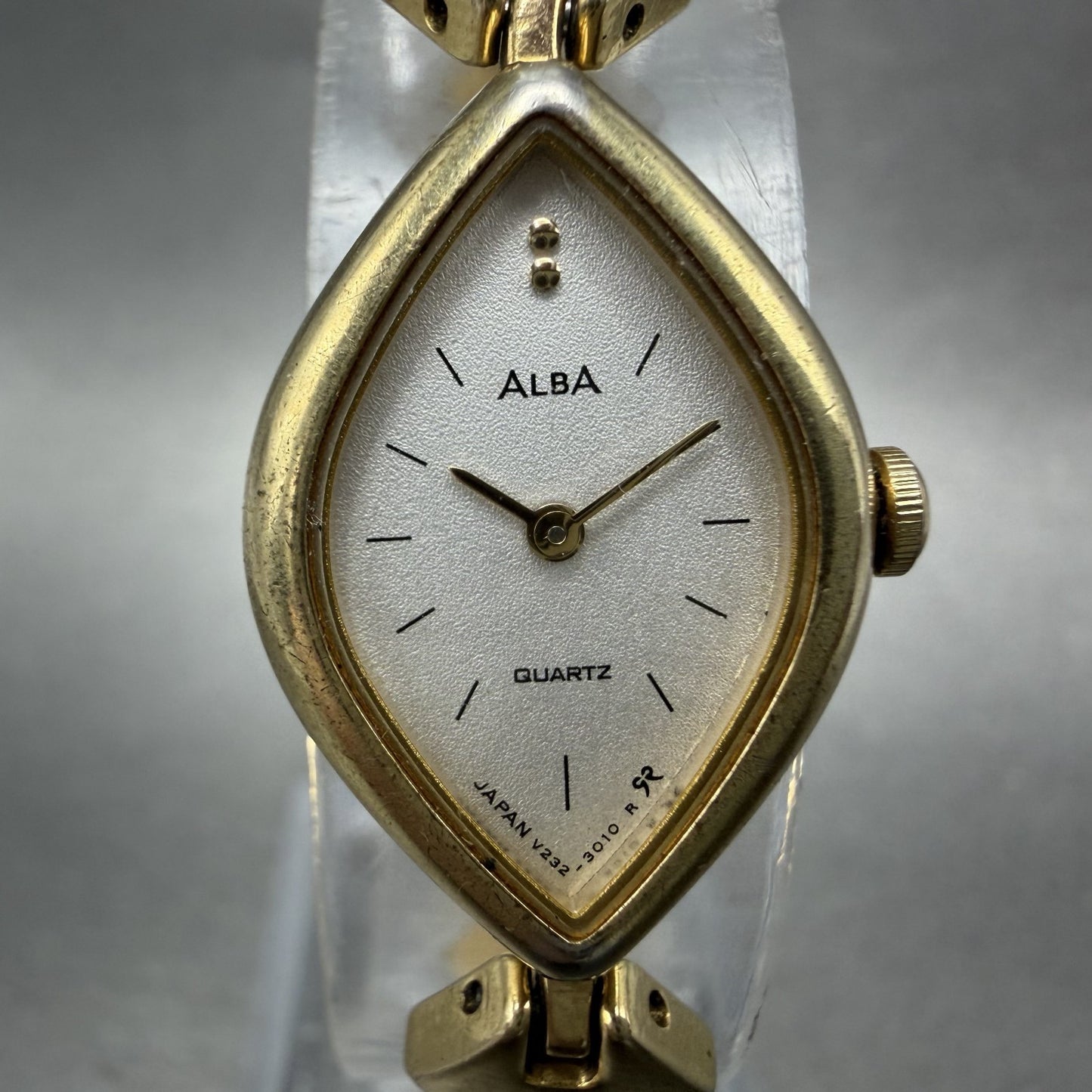 Seiko ALBA Watch Women 17mm White Dial Gold Tone Oval V232-6740 New Battery1