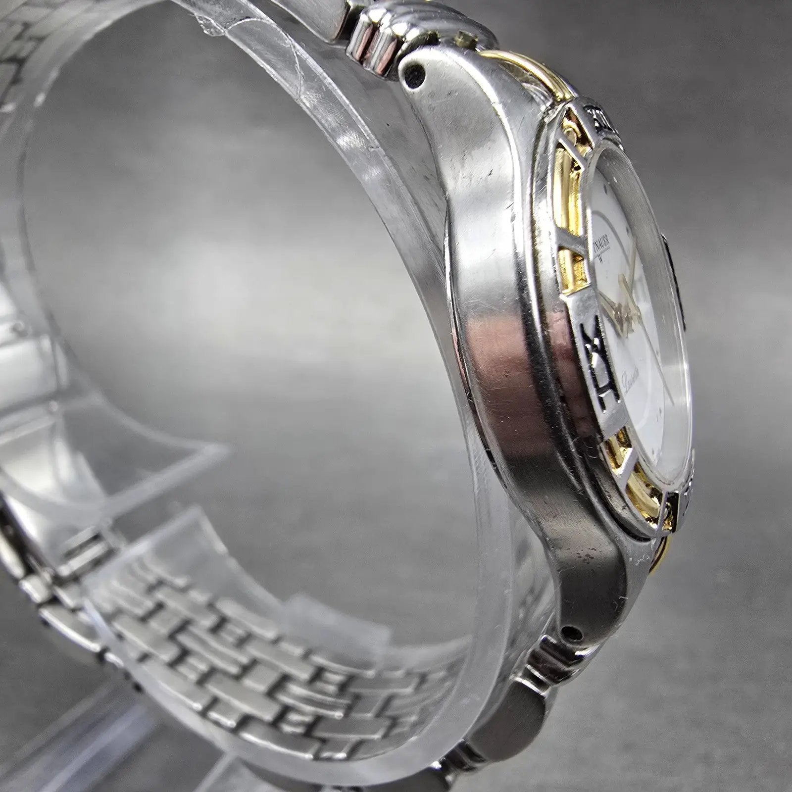 Wittnauer Laureate Watch Women 25mm White Dial Two Tone Date Round New Battery K3
