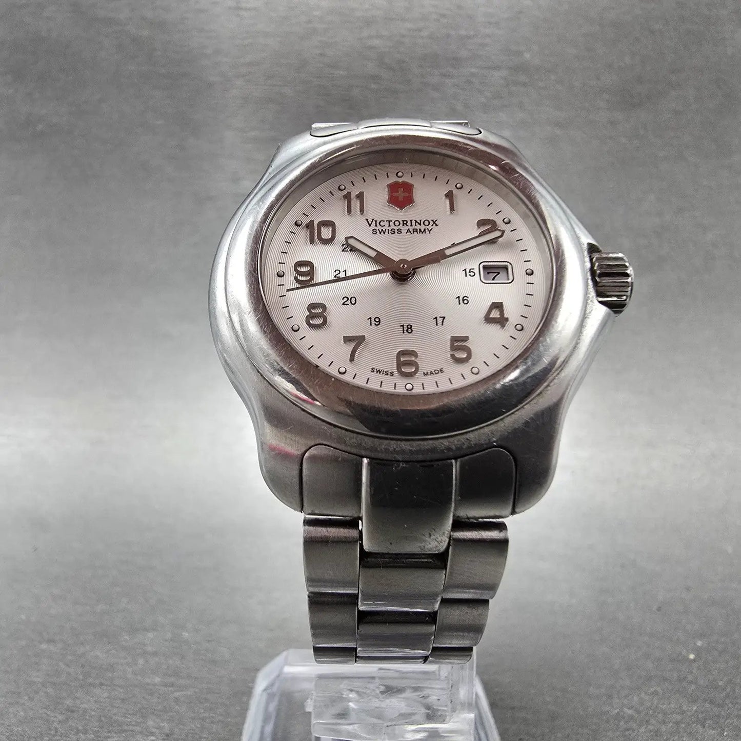 Victorinox Swiss Army Watch Women 33mm Silver Dial Silver Tone Date 24705 NewBat5