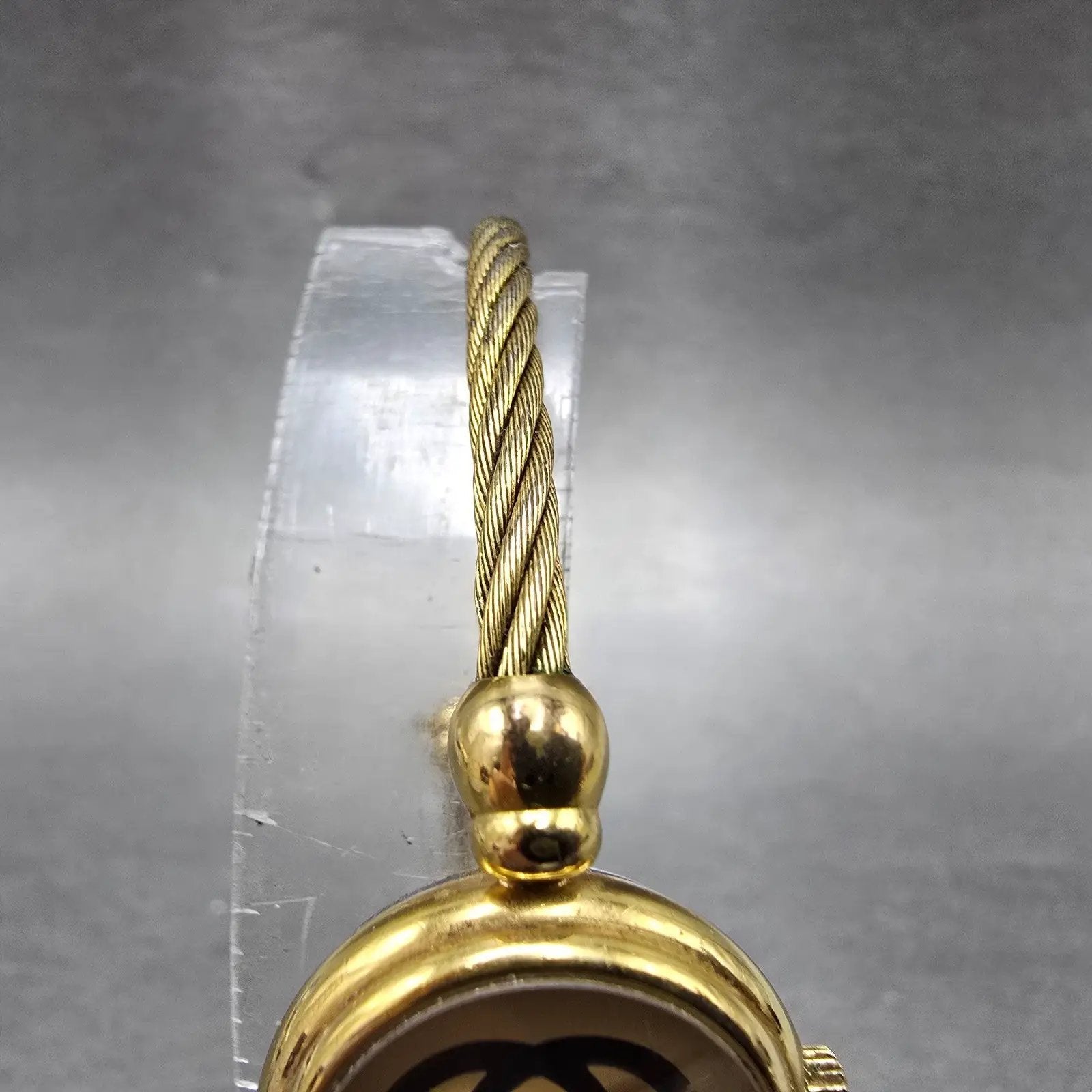Gucci Watch Women 20mm Black Dial Gold Plated Round 2047L New Battery Vintage4