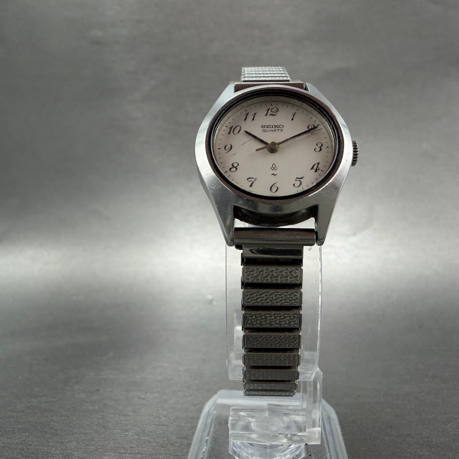 Seiko Watch Women 24mm Silver Dial Silver Tone Round 2621-0100 New Battery5