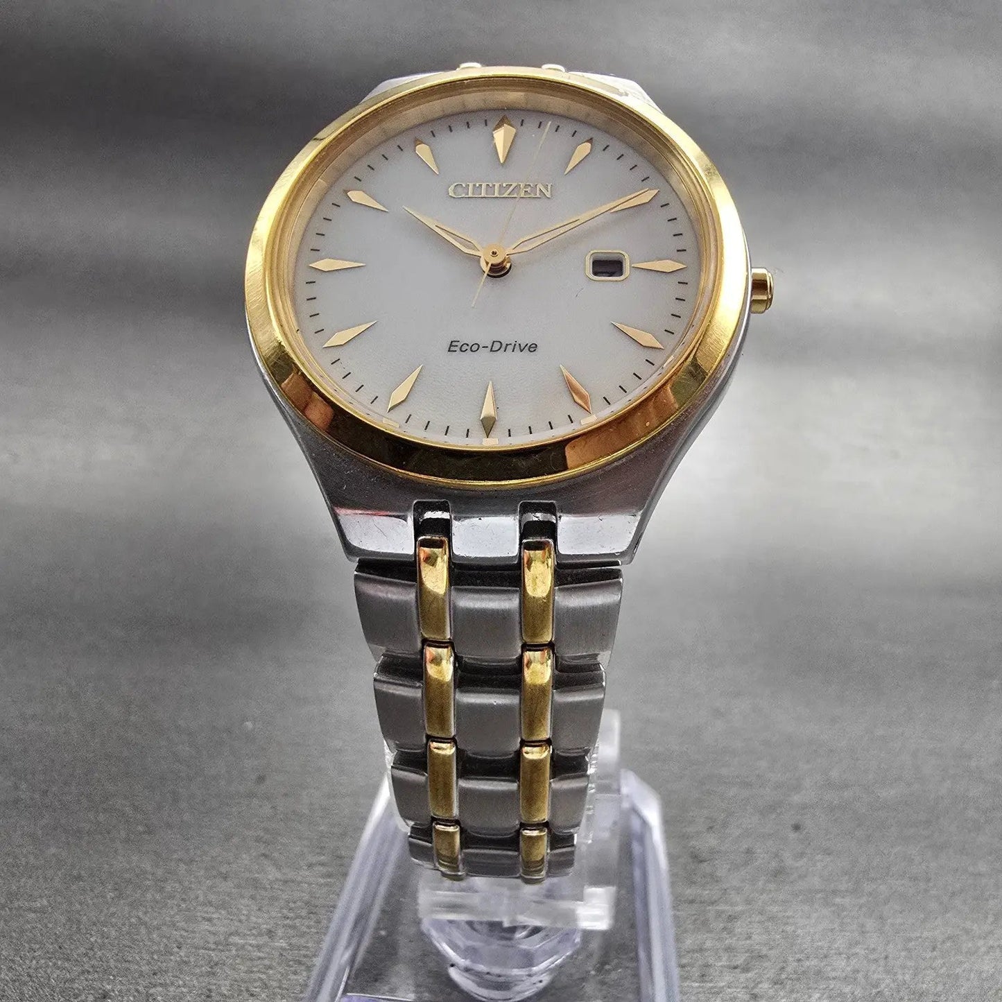 Citizen Eco-Drive Watch Women 32mm White Dial Two Tone Date E011-R008129 Works5