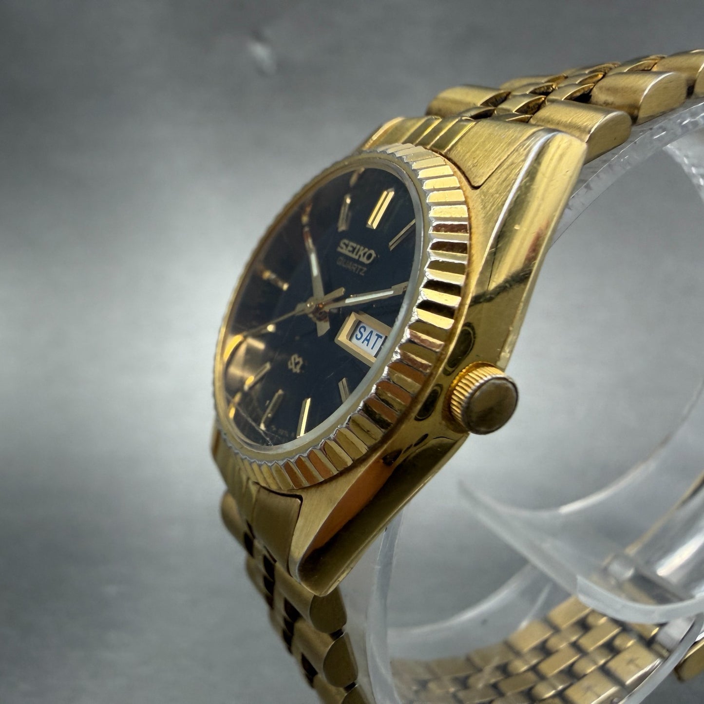 Seiko SQ Watch Women 24mm Black Dial Gold Tone Daydate 24mm Round New Battery I92
