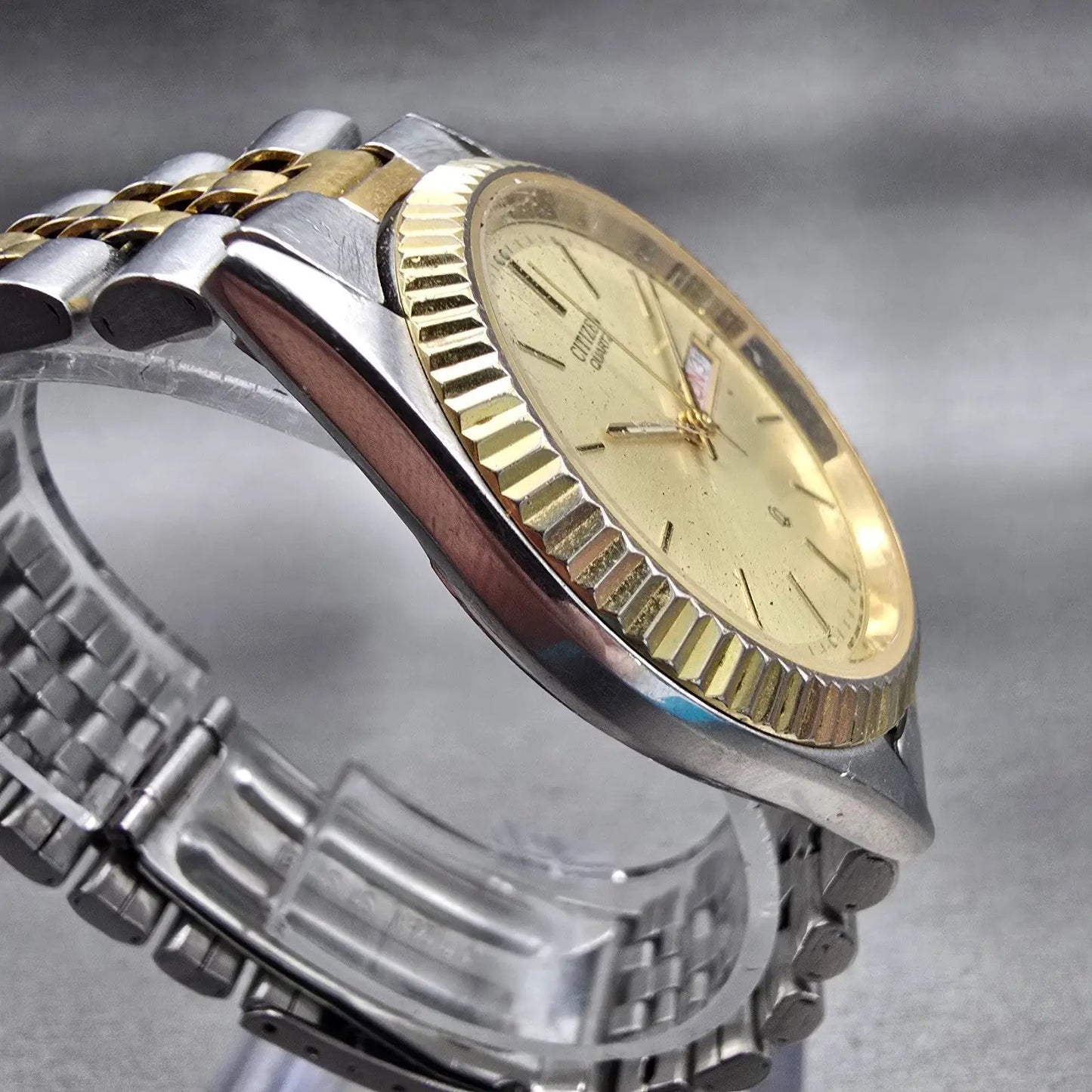 Citizen CQ Watch Men 34mm Champagne Dial Two Tone Daydate 6100-R00405 New Batt3