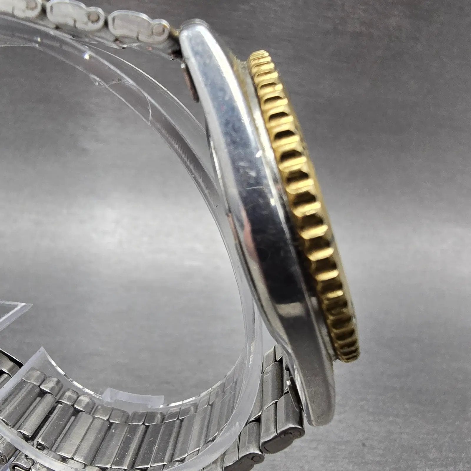 Seiko SQ Sports 100 Dive Watch Men 37mm Champagne Dial Two Tone Daydate PARTS4