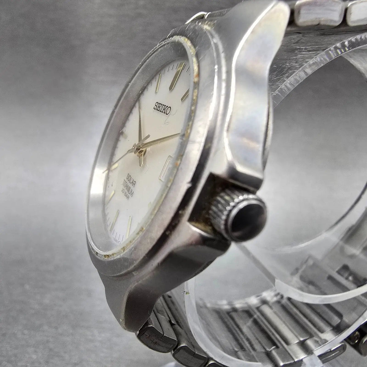 Seiko Solar Watch Men 35mm Gray Dial Titanium Date Round V145-0D60 Runs JDM2