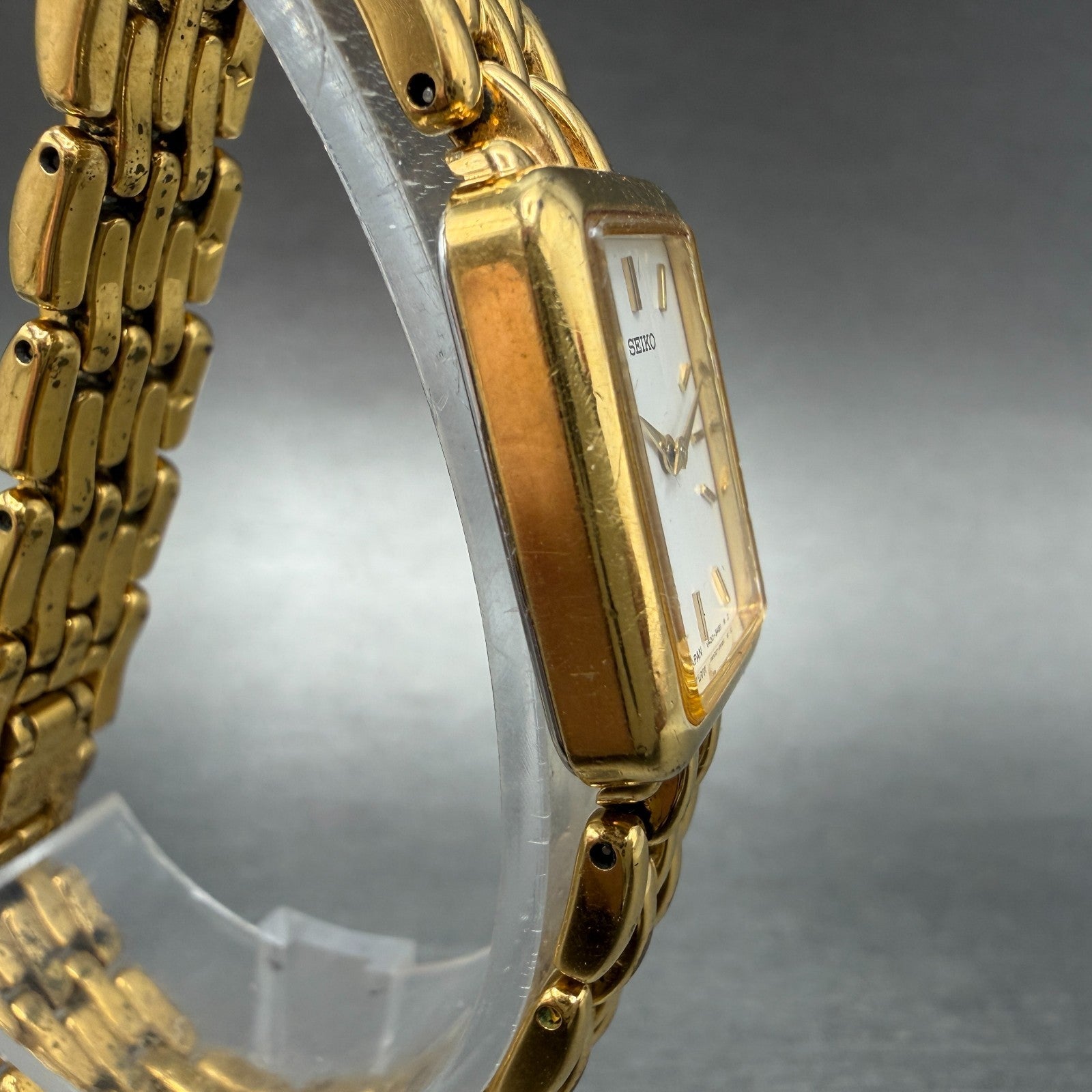 Seiko Tank Watch Women 17mm White Dial Gold Tone Rectangle V400-6169 New Battery3