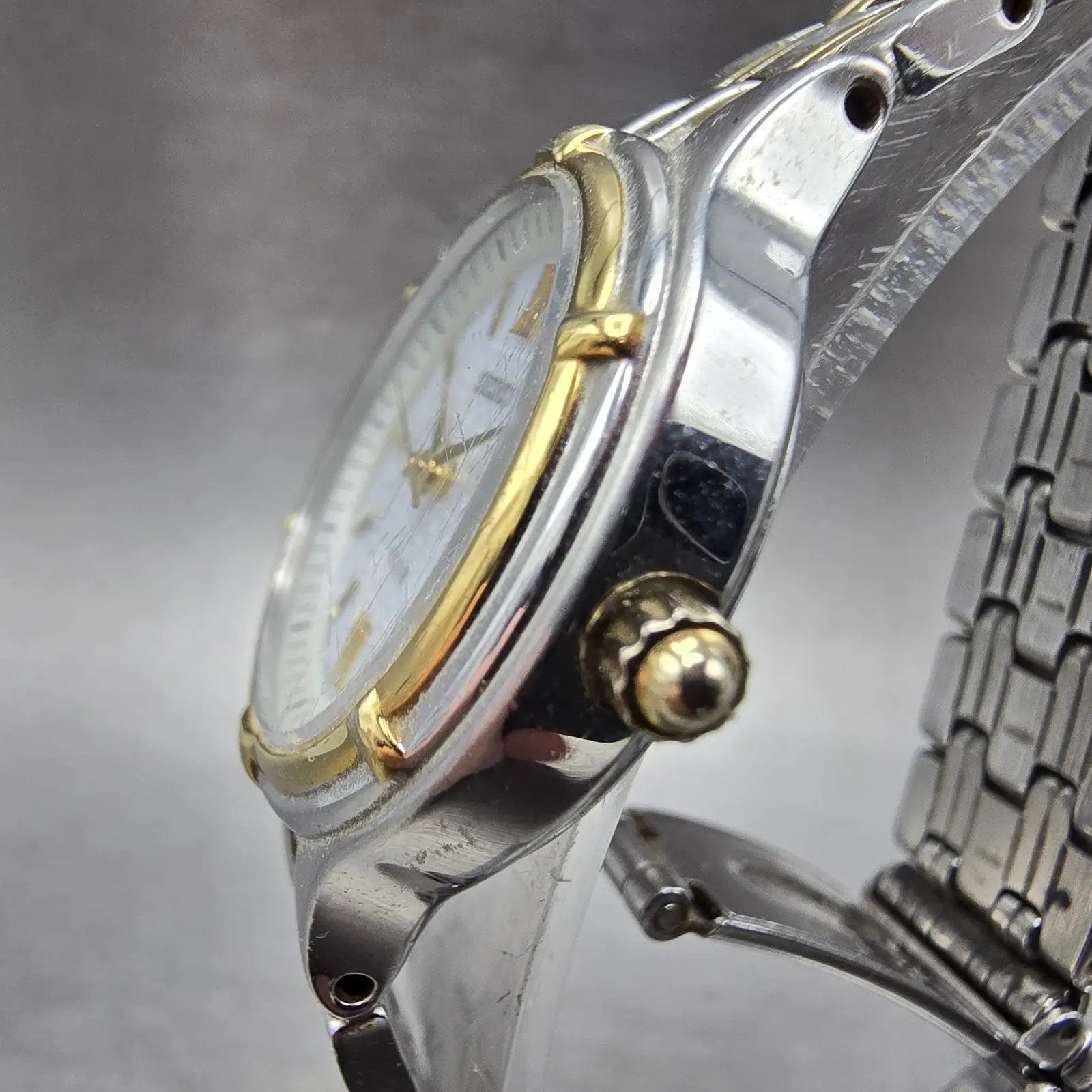 Seiko Solar Watch Women 28mm White Dial Two Tone Date Round V187-0AA0 Runs2