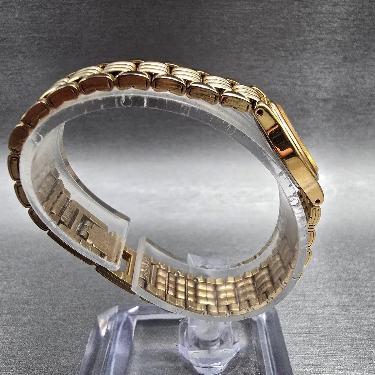 Seiko Watch Women 14mm Black Dial Gold Tone Oval 1F20-5B99 New Battery Vintage P8