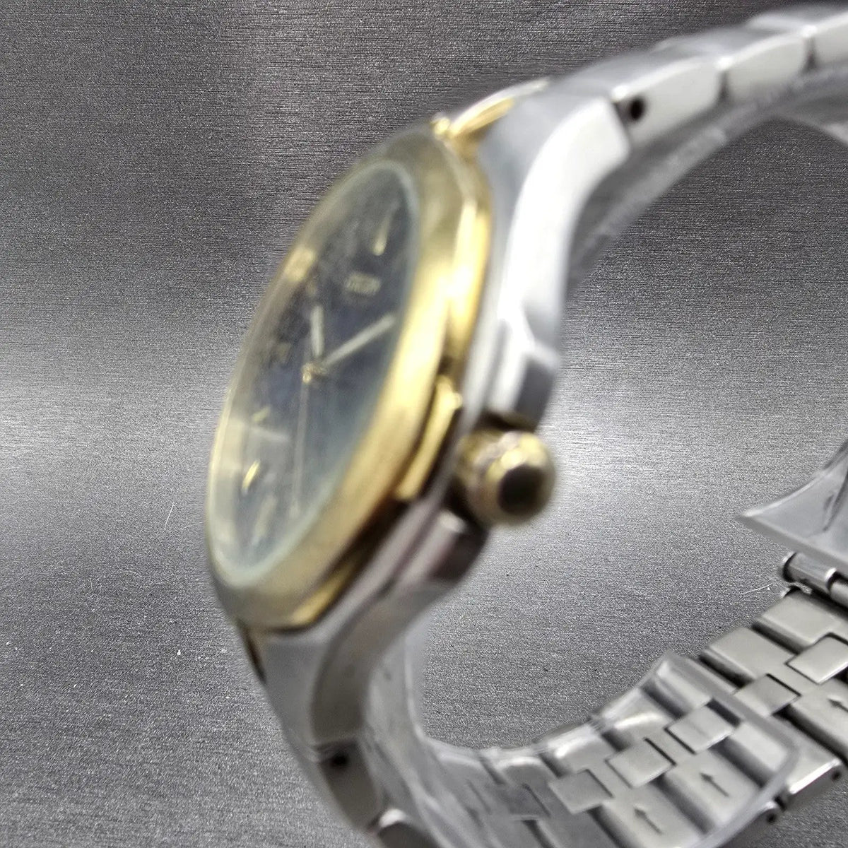 Citizen Eco-Drive Watch Men 36mm Blue Dial Two Tone Date Round E111-K15699 RunsP2