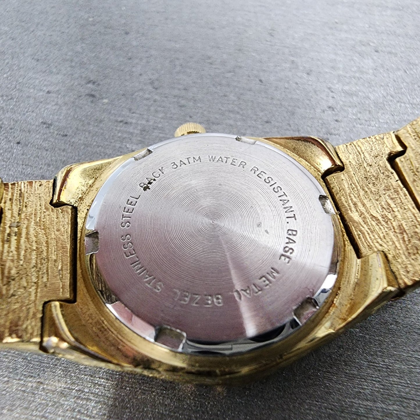 Benrus Gold Nugget Watch Women 25mm Black Dial Gold Tone Date Round New Battery9
