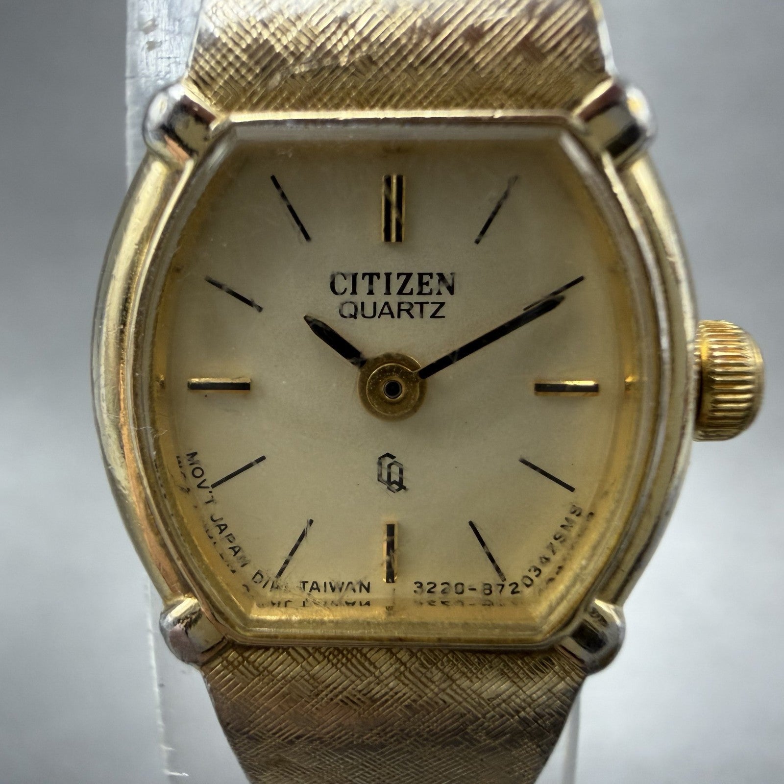 Citizen CQ Watch Women 17mm Champagne Dial Gold Tone Round New Battery VTG1