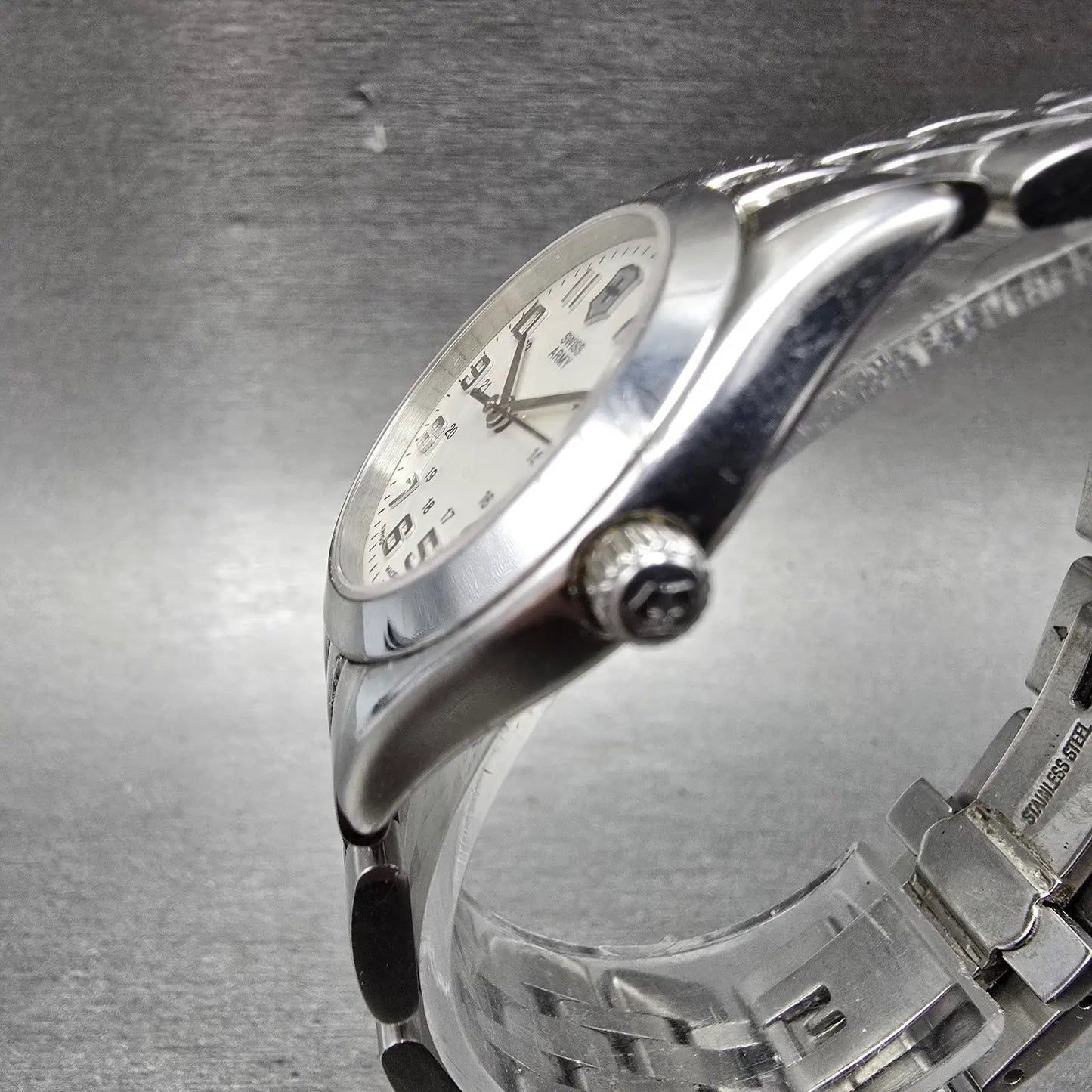 Victorinox Swiss Army Alliance Watch Women 28mm Silver Dial Steel Date New Batt2