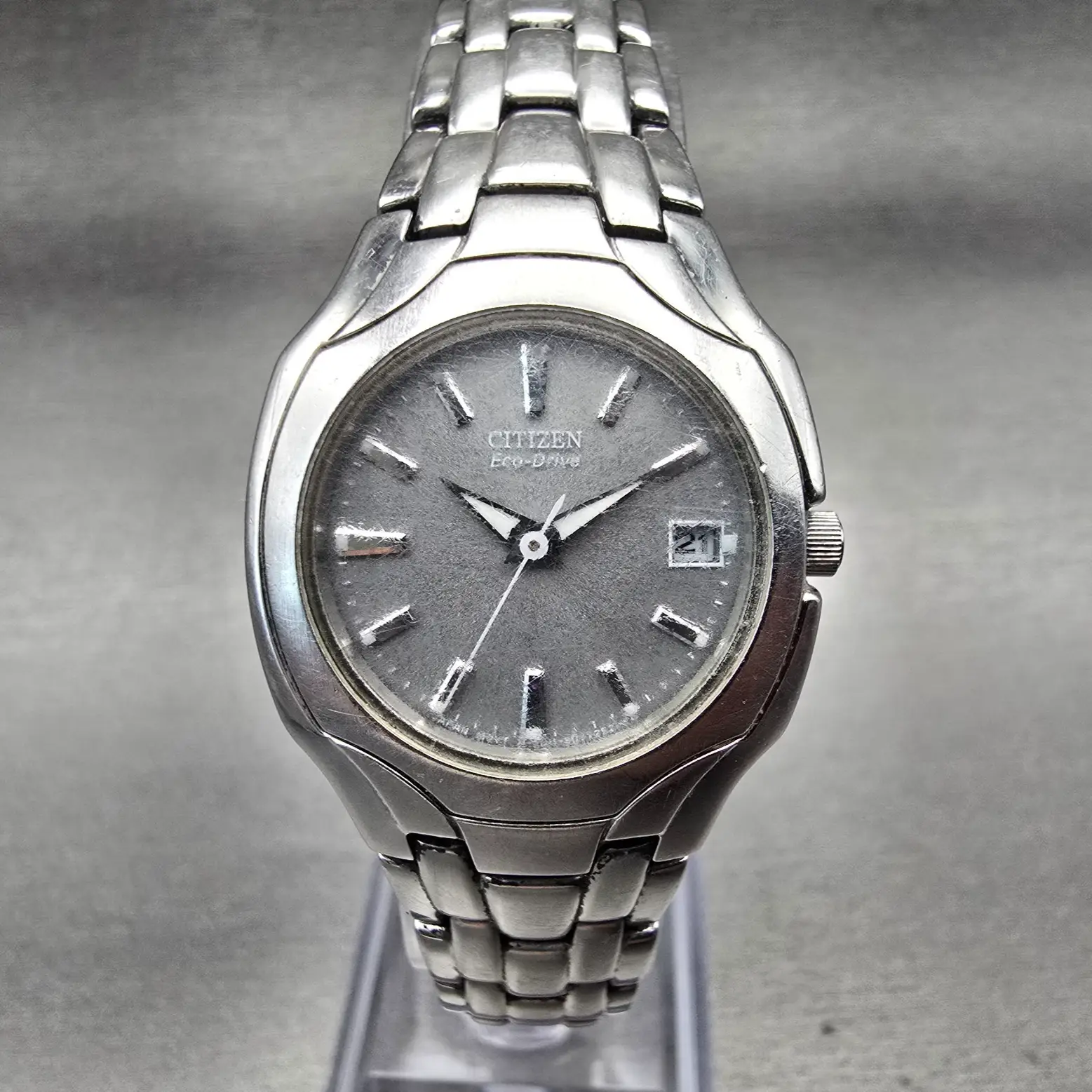 Citizen Eco-Drive Watch Women 25mm Gray Dial Silver Tone Date Round E011 Works0