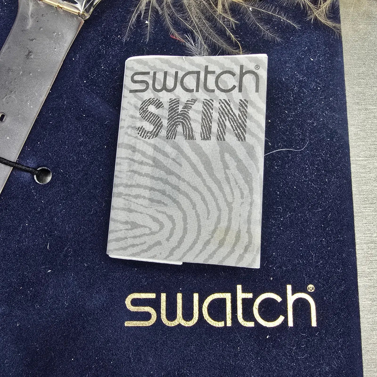 Swatch Plume de Fête Watch Men 34mm Gold Dial Clear Case SFK136 New Battery NOS12