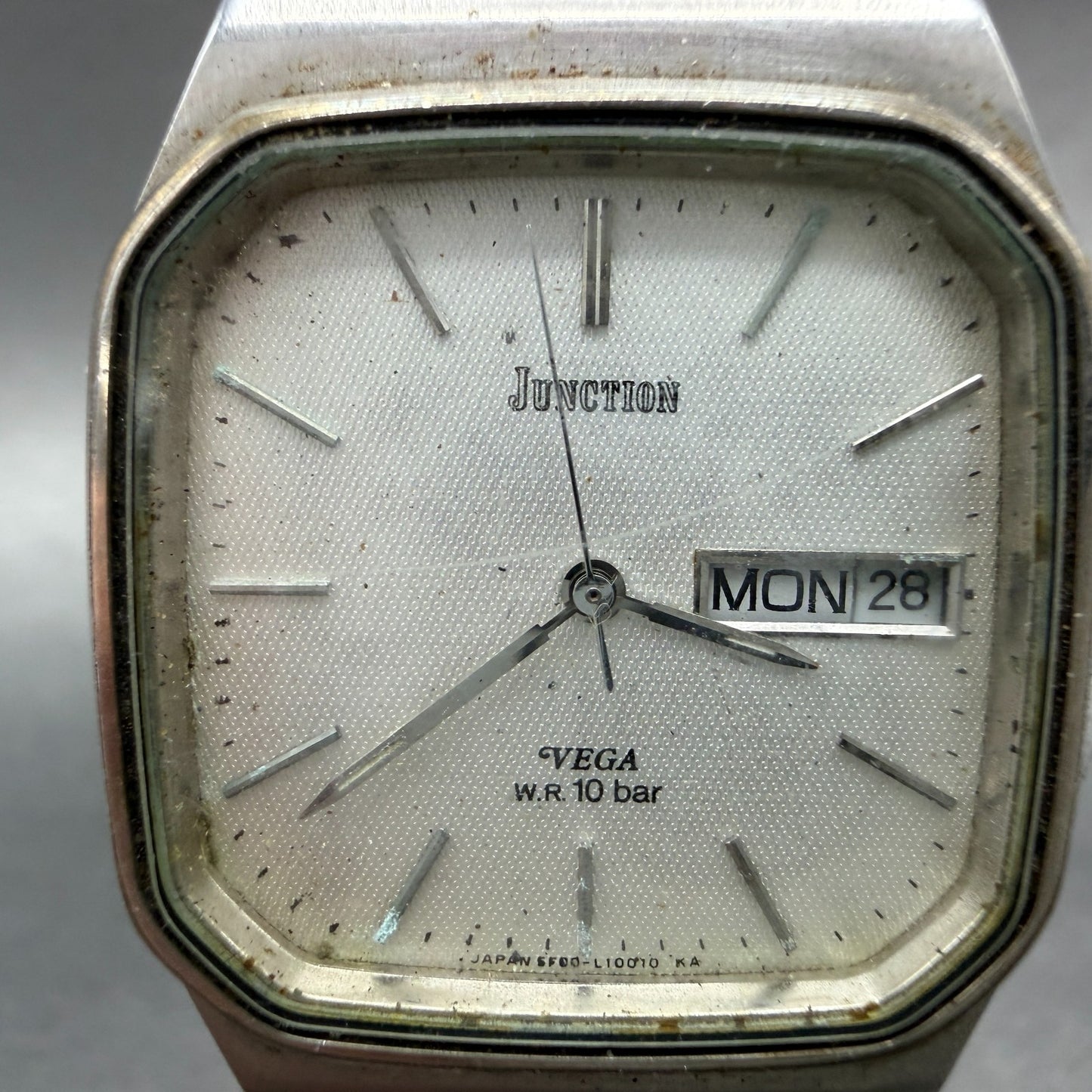 Citizen Vega Watch Men 30mm Silver Dial Silver Tone Daydate 5F00-L04080 PARTS2