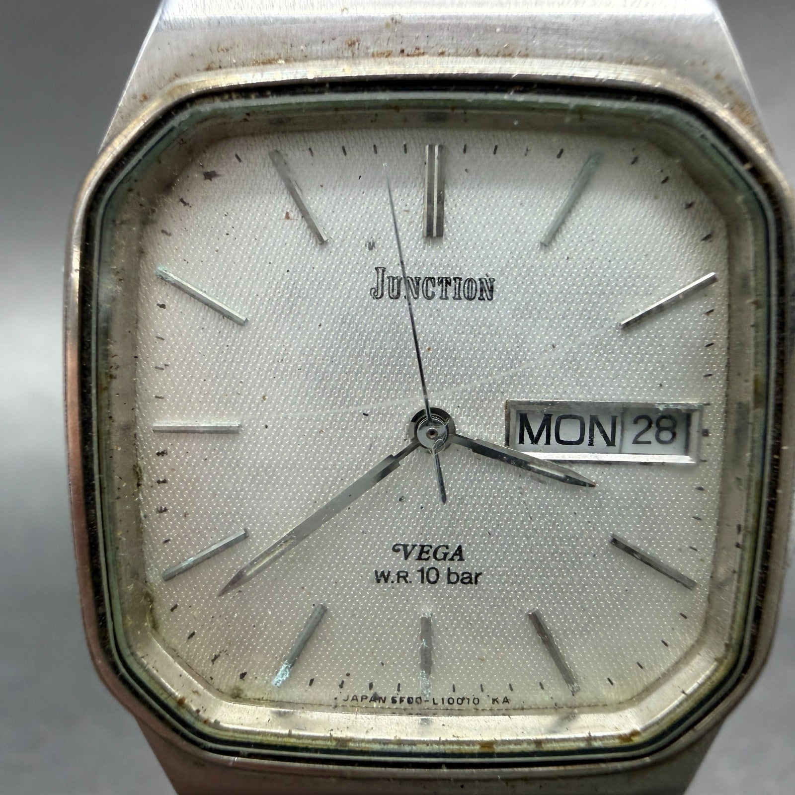 Citizen Vega Watch Men 30mm Silver Dial Silver Tone Daydate 5F00-L04080 PARTS2