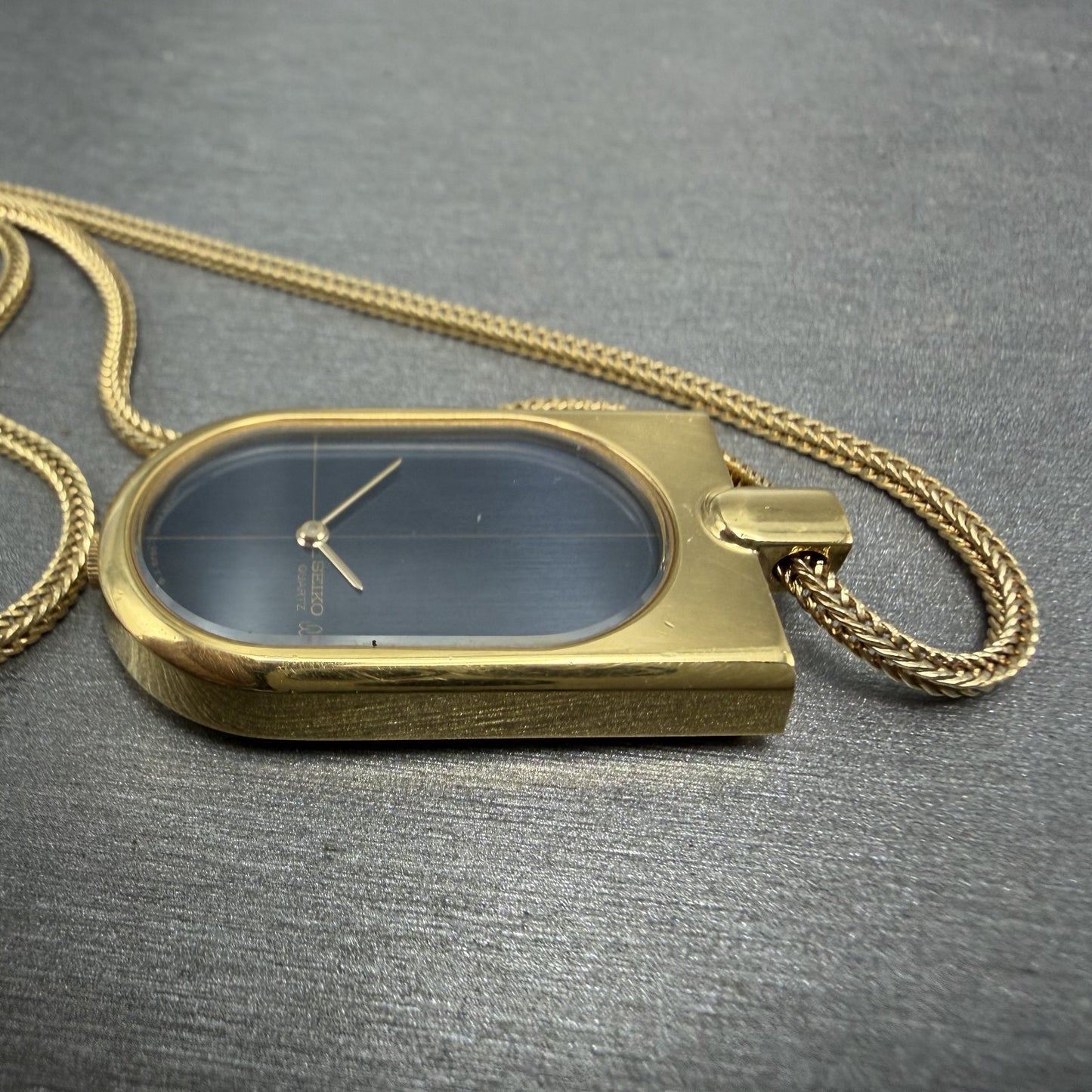 Seiko Necklace Watch Women 20mm Black Dial Gold Tone 23200820 New Battery5