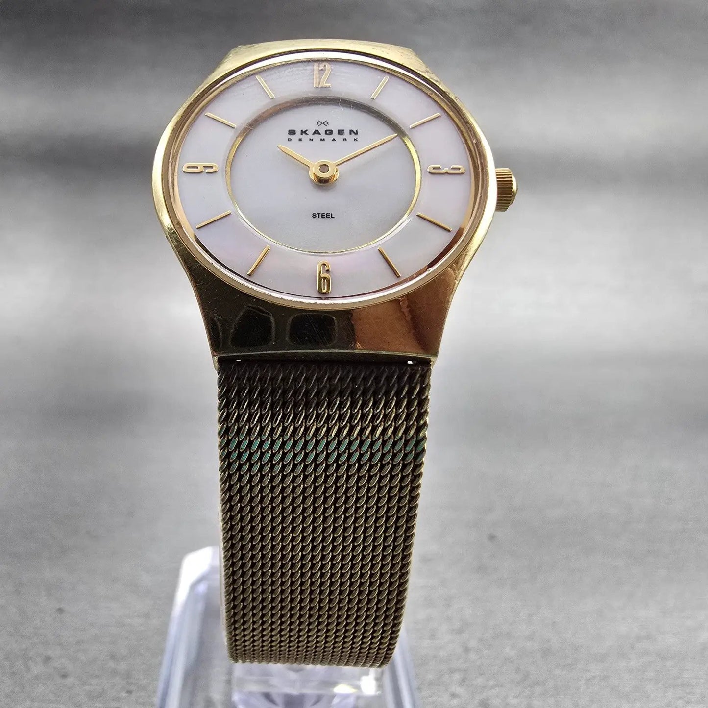 Skagen Denmark Watch Women 24mm MOP Dial Gold Tone Round 233XSGG New Battery5
