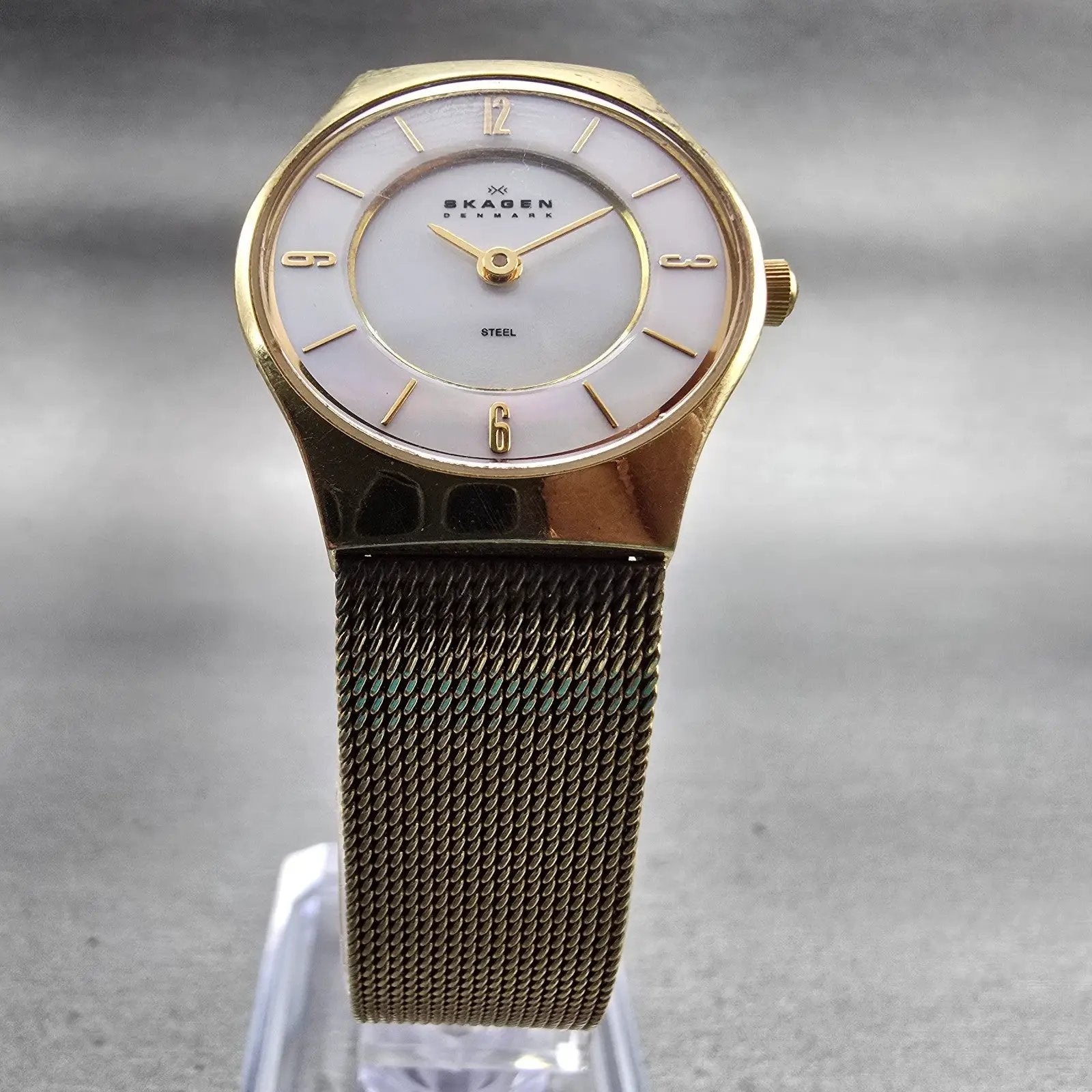 Skagen Denmark Watch Women 24mm MOP Dial Gold Tone Round 233XSGG New Battery5