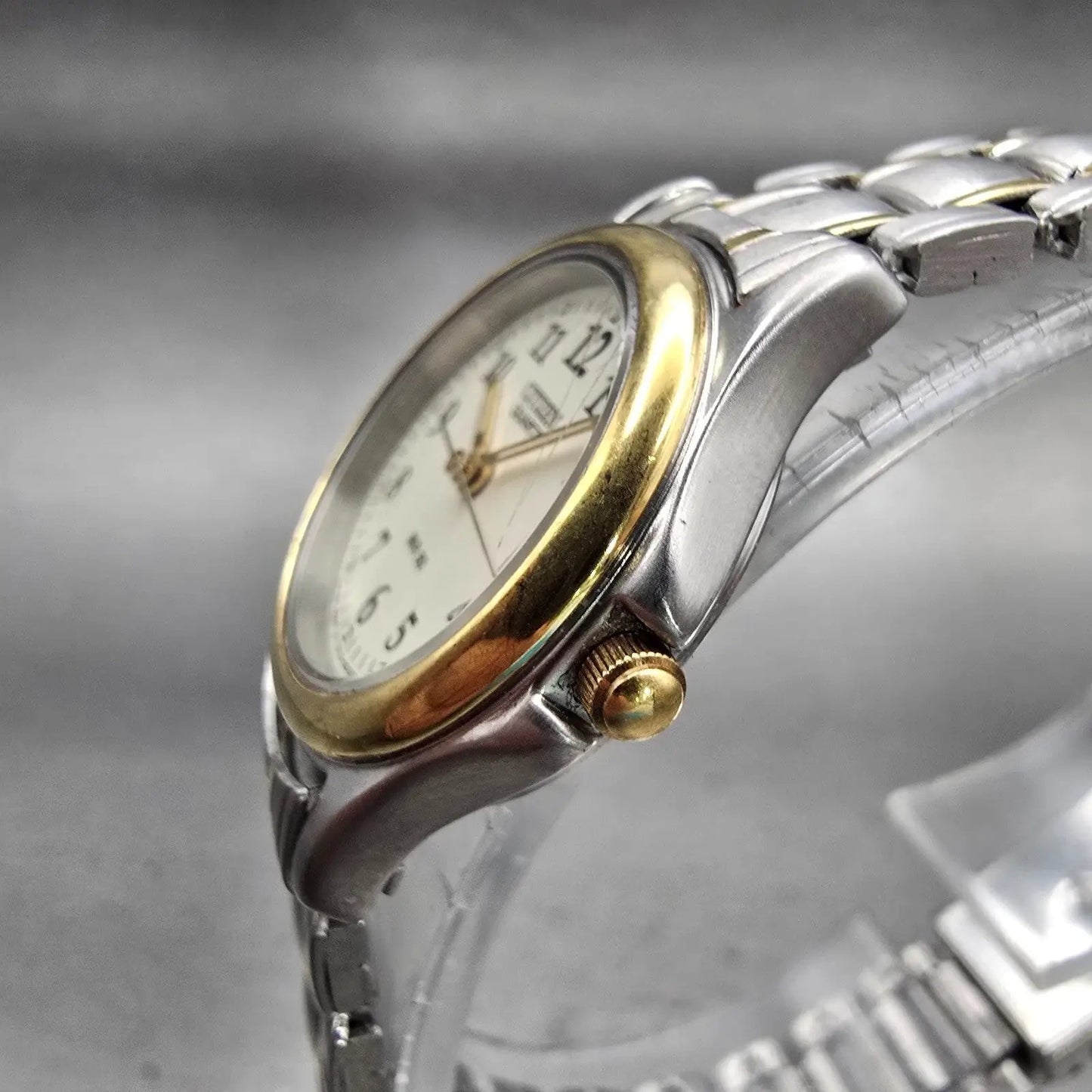 Citizen Watch Women 24mm Ivory Dial Two Tone Date Round 1012-S038375 New Batt LD2