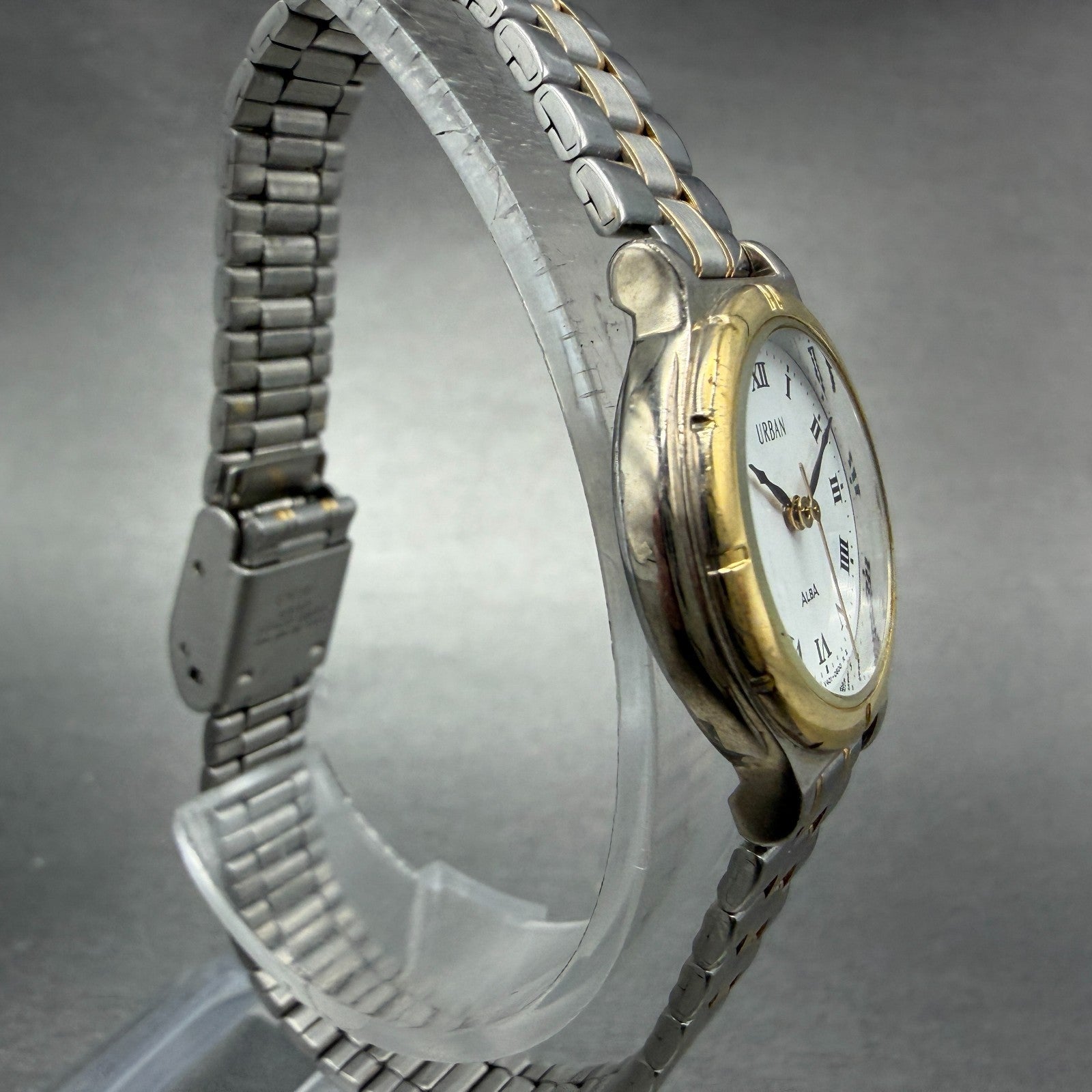 Seiko Alba Urban Watch Women 25mm White Dial Two Tone V401-0220 New Battery3