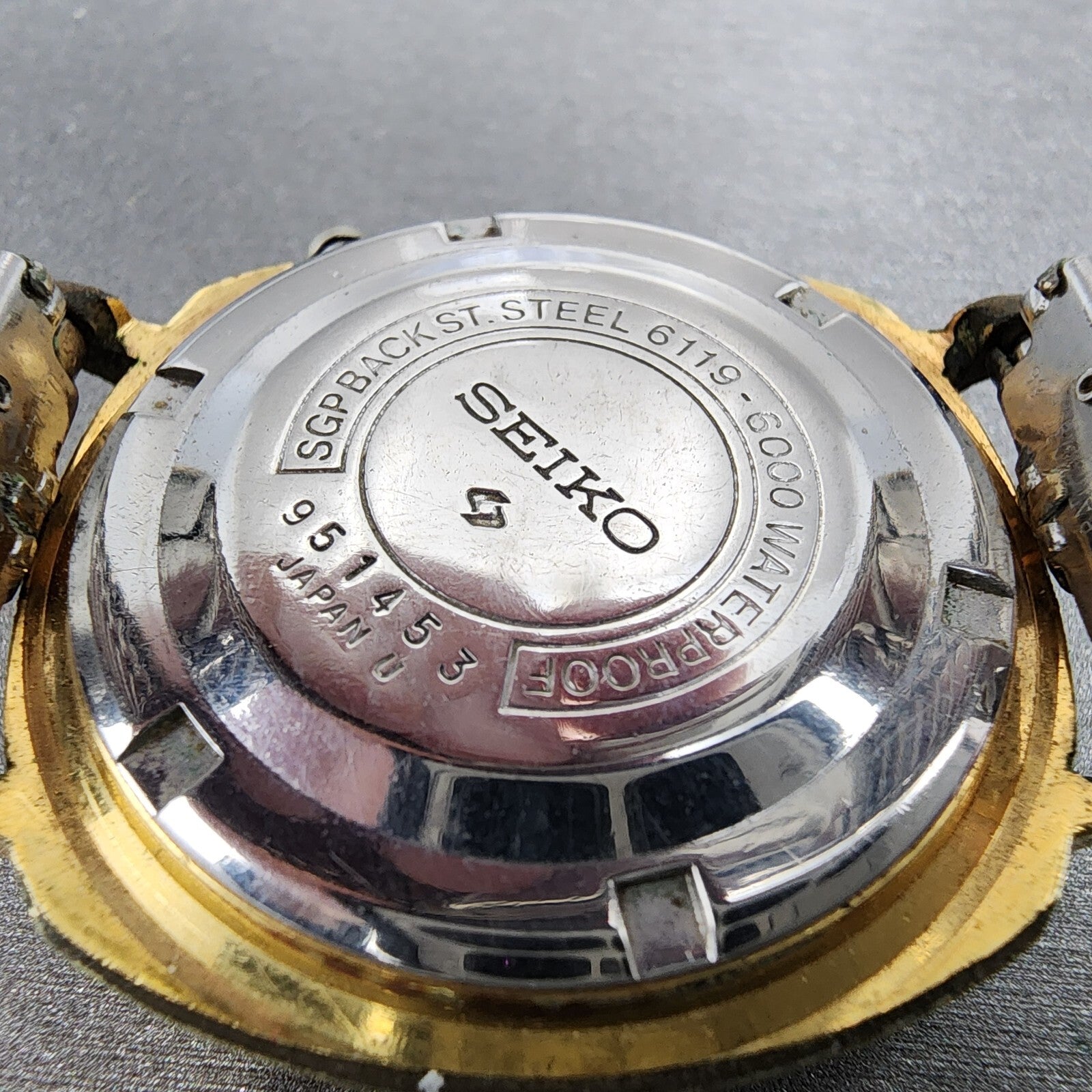 VTG Seiko 5 Watch Men 36mm Black Dial Gold Tone Daydate Round 61196000 Runs9