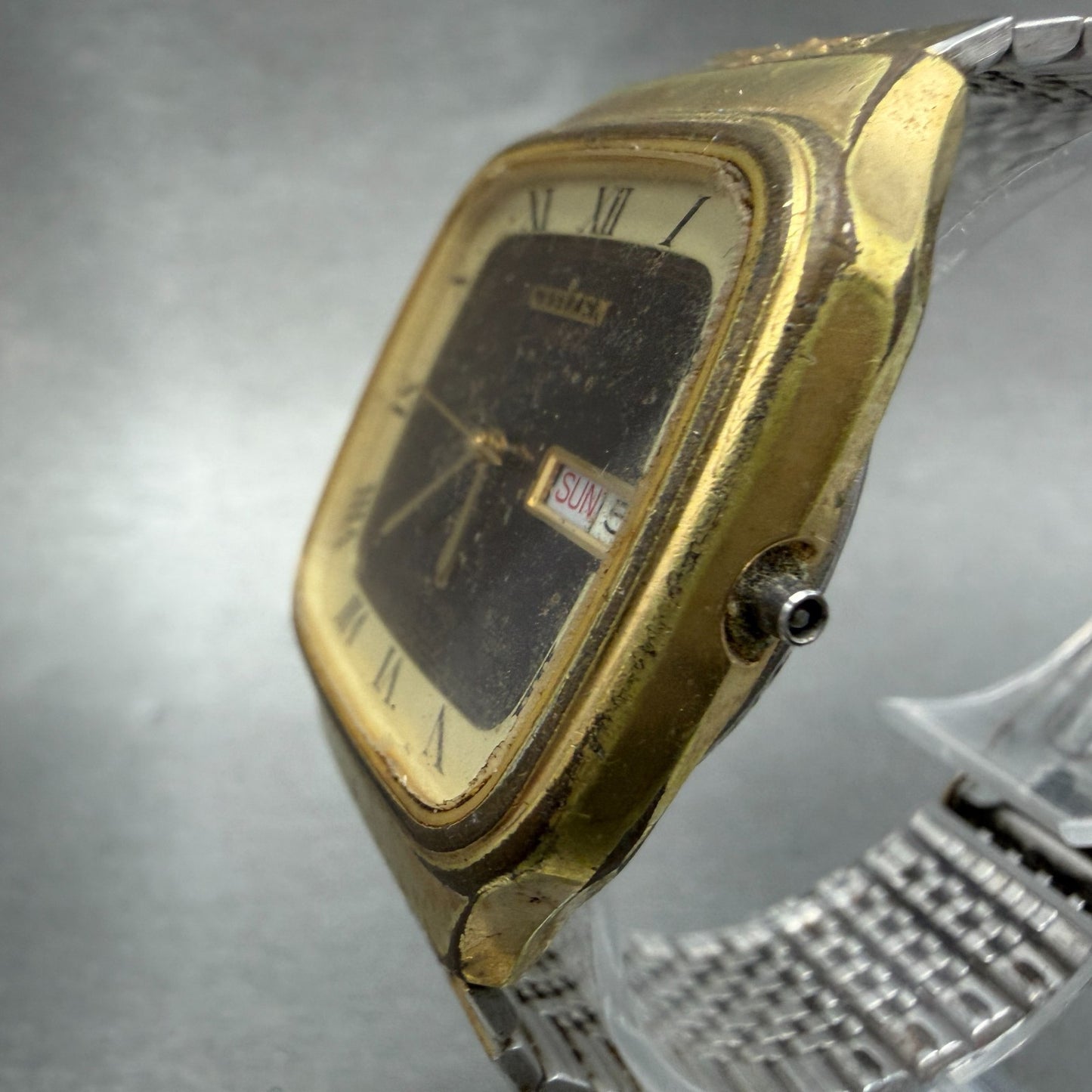 CITIZEC CQ Crystron Watch Men 35mm Brown Dial Gold Tone Daydate 4-731310 PARTS3