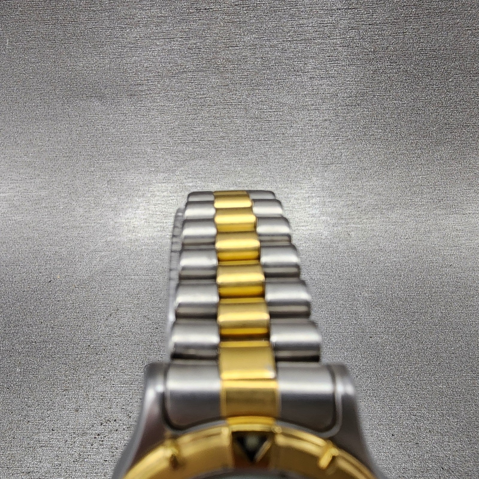 Adidas Adventure Dive Watch Women 29mm Gold Dial Two Tone Date Round New Battery4