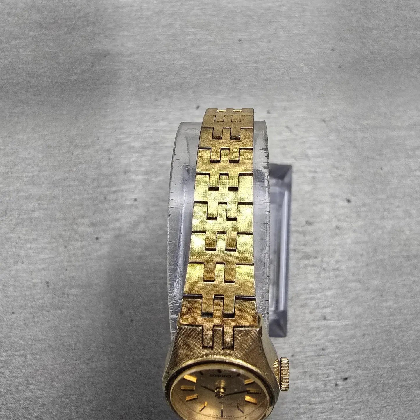 Seiko Watch Women 17mm Gold Dial Gold Tone Oval 11-7849 Vintage Mechanical Works4
