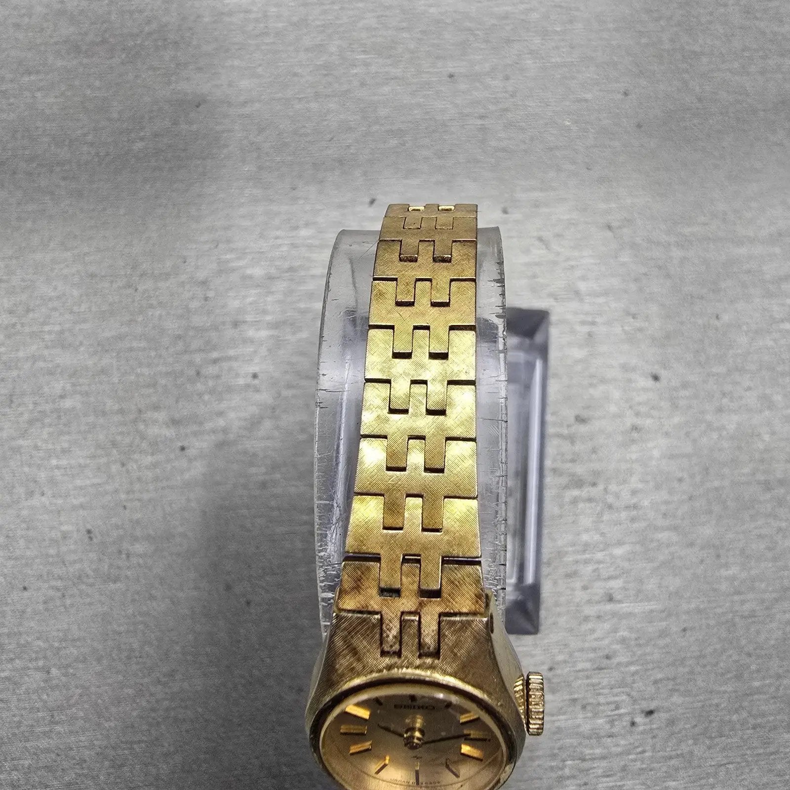 Seiko Watch Women 17mm Gold Dial Gold Tone Oval 11-7849 Vintage Mechanical Works4