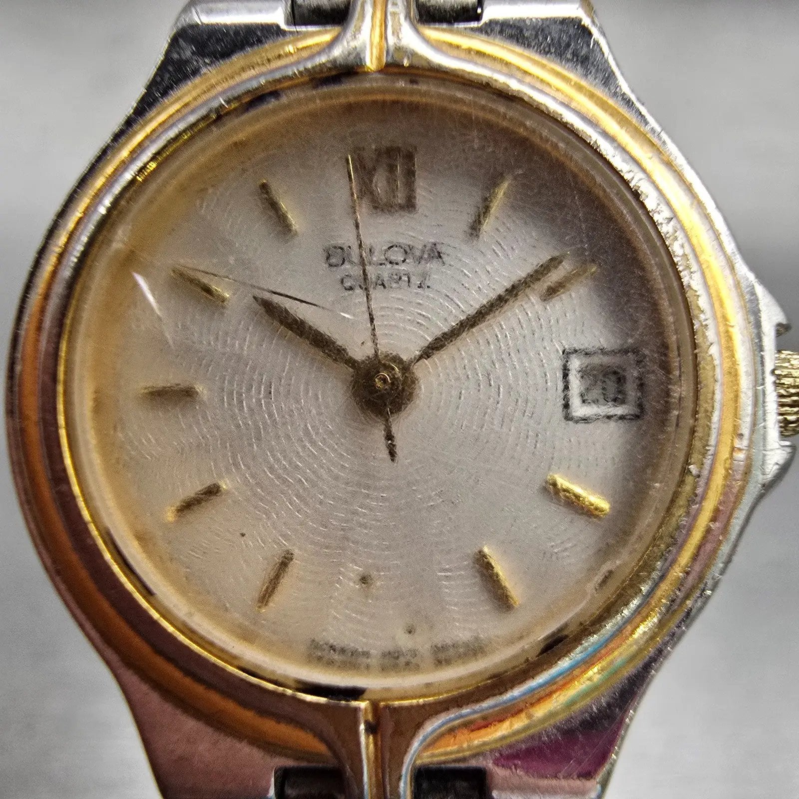 Bulova Watch Women 24mm White Dial Two Tone Date Round 98M02 New Battery Vintage1