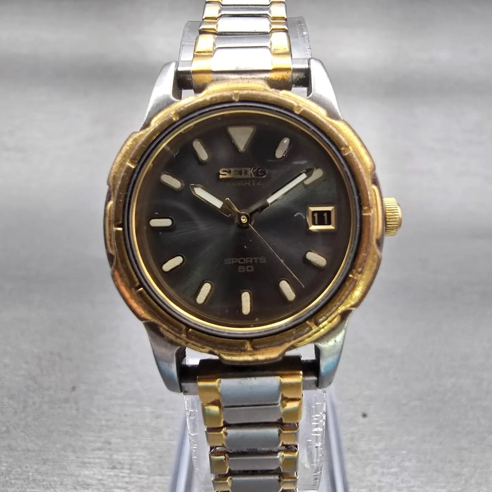 Seiko Sports 50 Watch Women 25mm Gray Dial Two Tone Date Round 7N82-0281 New Bat0