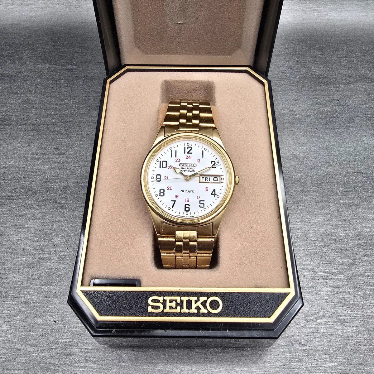 Seiko Railroad Approved Watch Men 35mm White Dial Gold Daydate 7N43-8A39 New Bat11