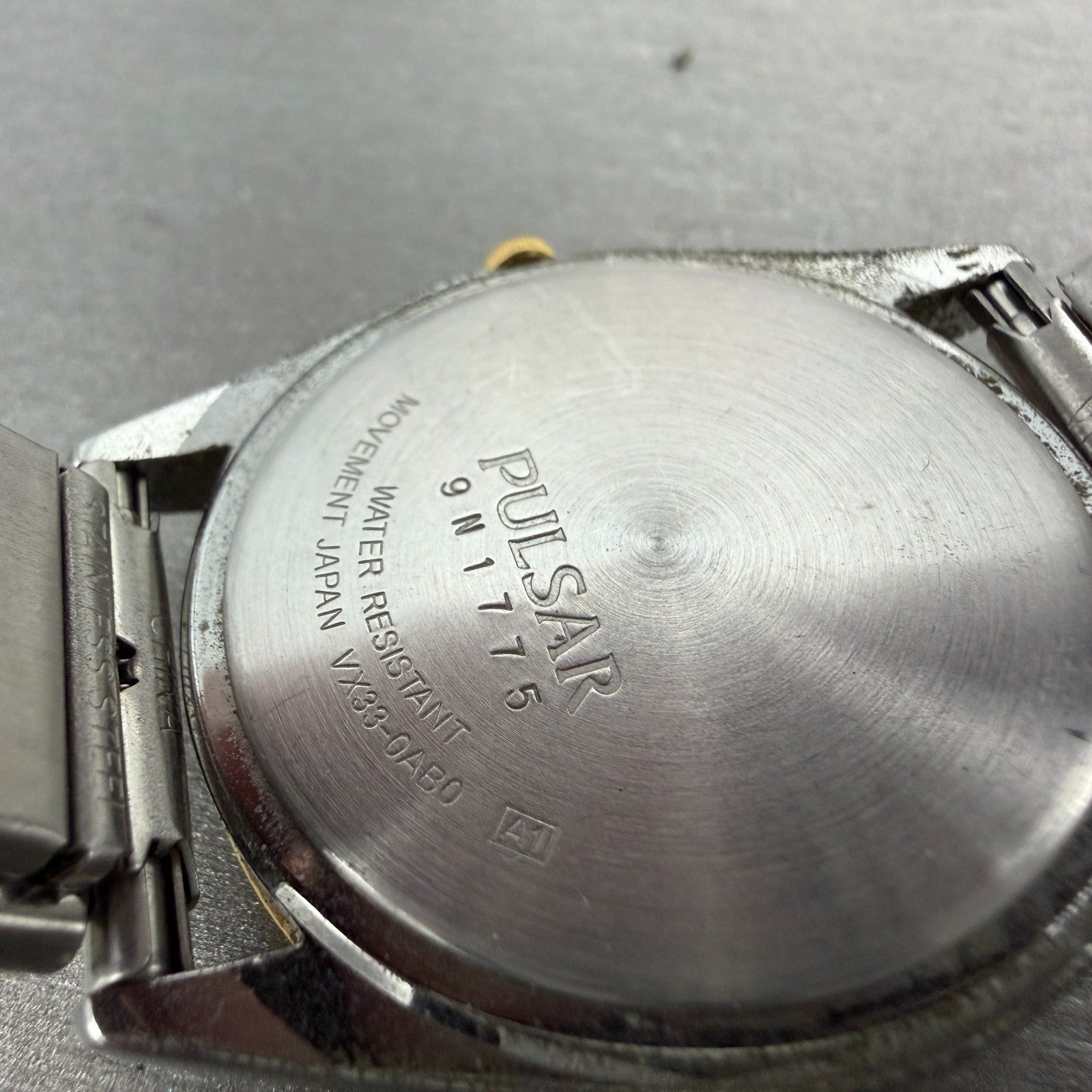 Seiko Pulsar Watch Men 35mm Silver Dial Two Tone Daydate VX33-0AB0 New Battery9