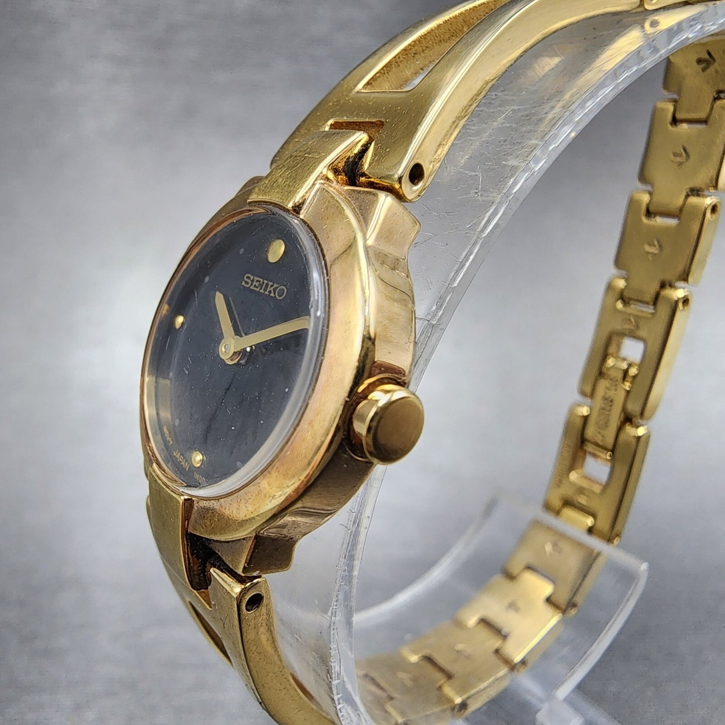 Seiko Watch Women 20mm Black Dial Gold Tone Round 1N000GM0 New Battery2