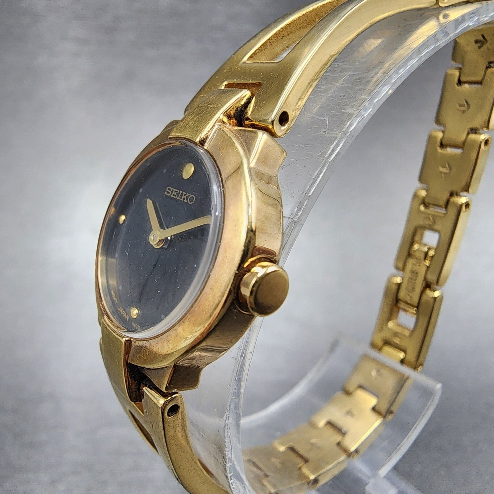 Seiko Watch Women 20mm Black Dial Gold Tone Round 1N000GM0 New Battery2