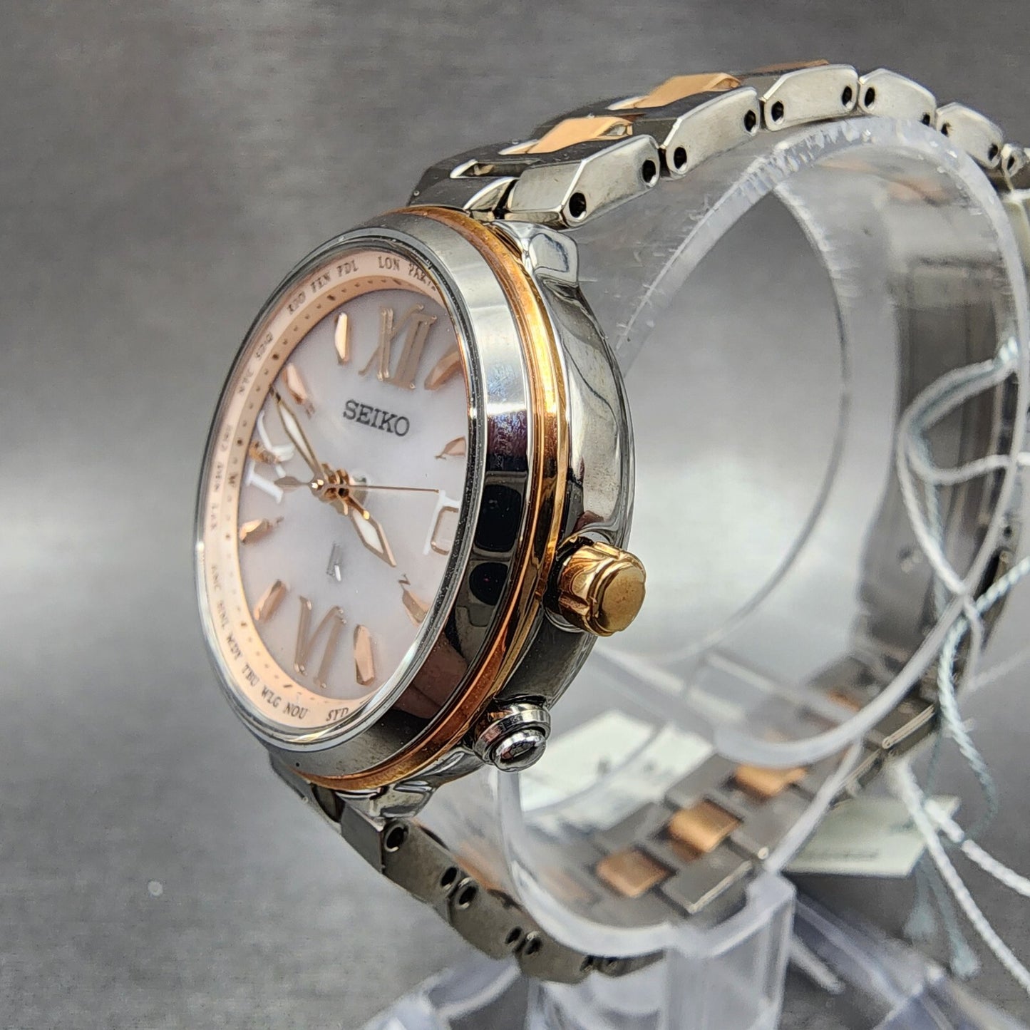 Seiko Lukia Watch Women 28mm Silver Dial Two Tone Date Solar Round Runs SSVV0202