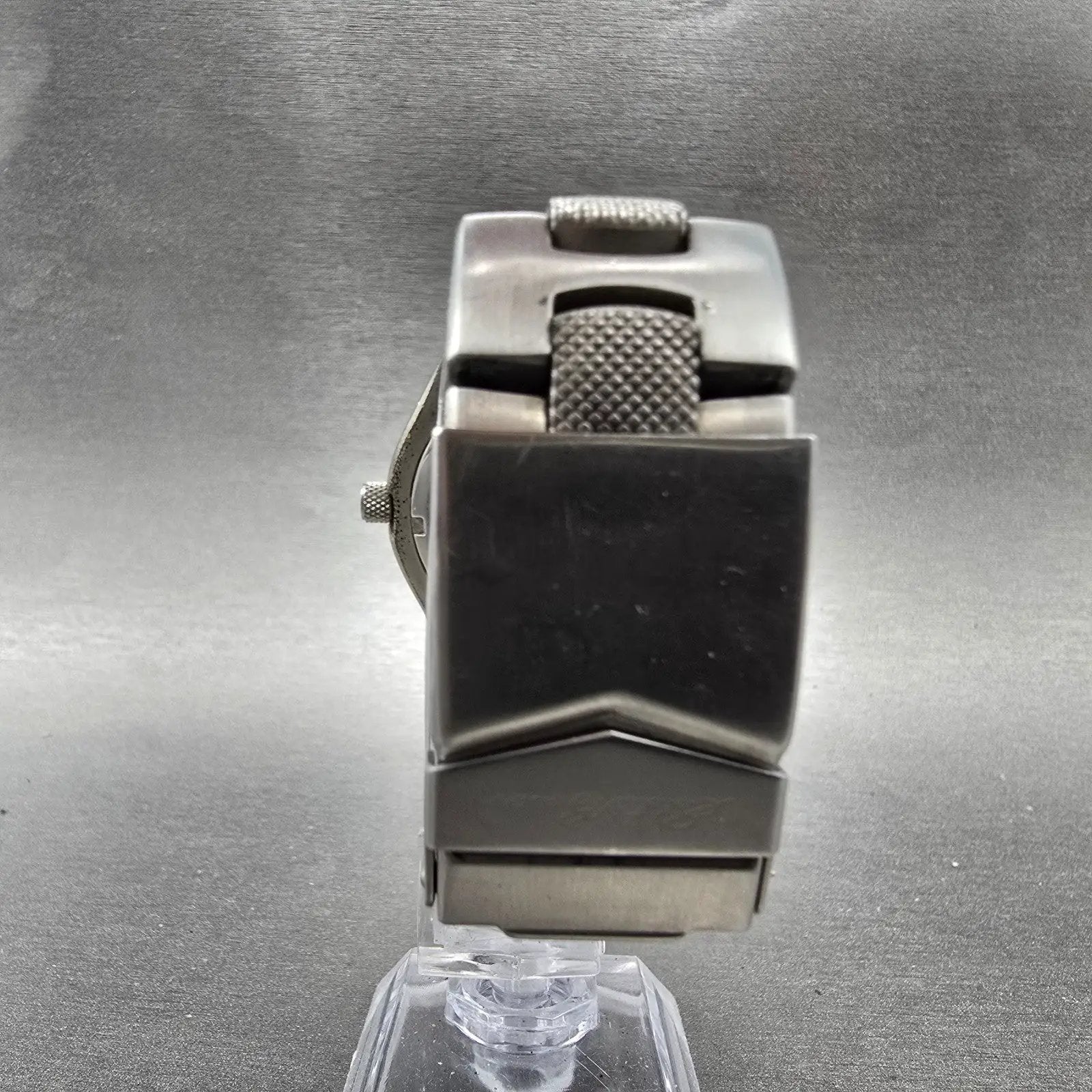 Eddie Bauer Dive Watch Men 41mm Silver Dial Silver Tone Date Round New Battery7