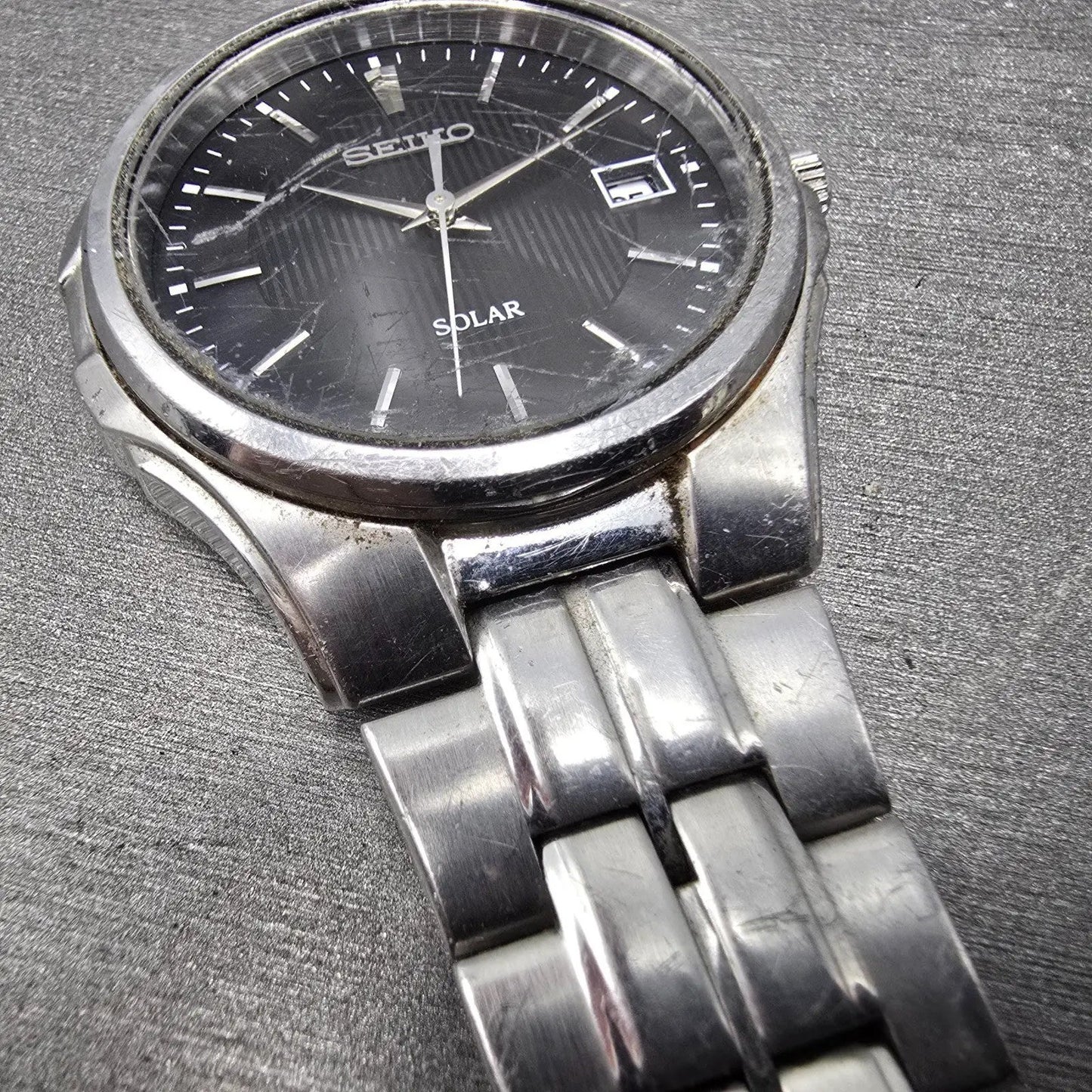 Seiko Solar Watch Men 38mm Black Dial Silver Tone Date READ!!!!!! V157-0AG0 Runs6
