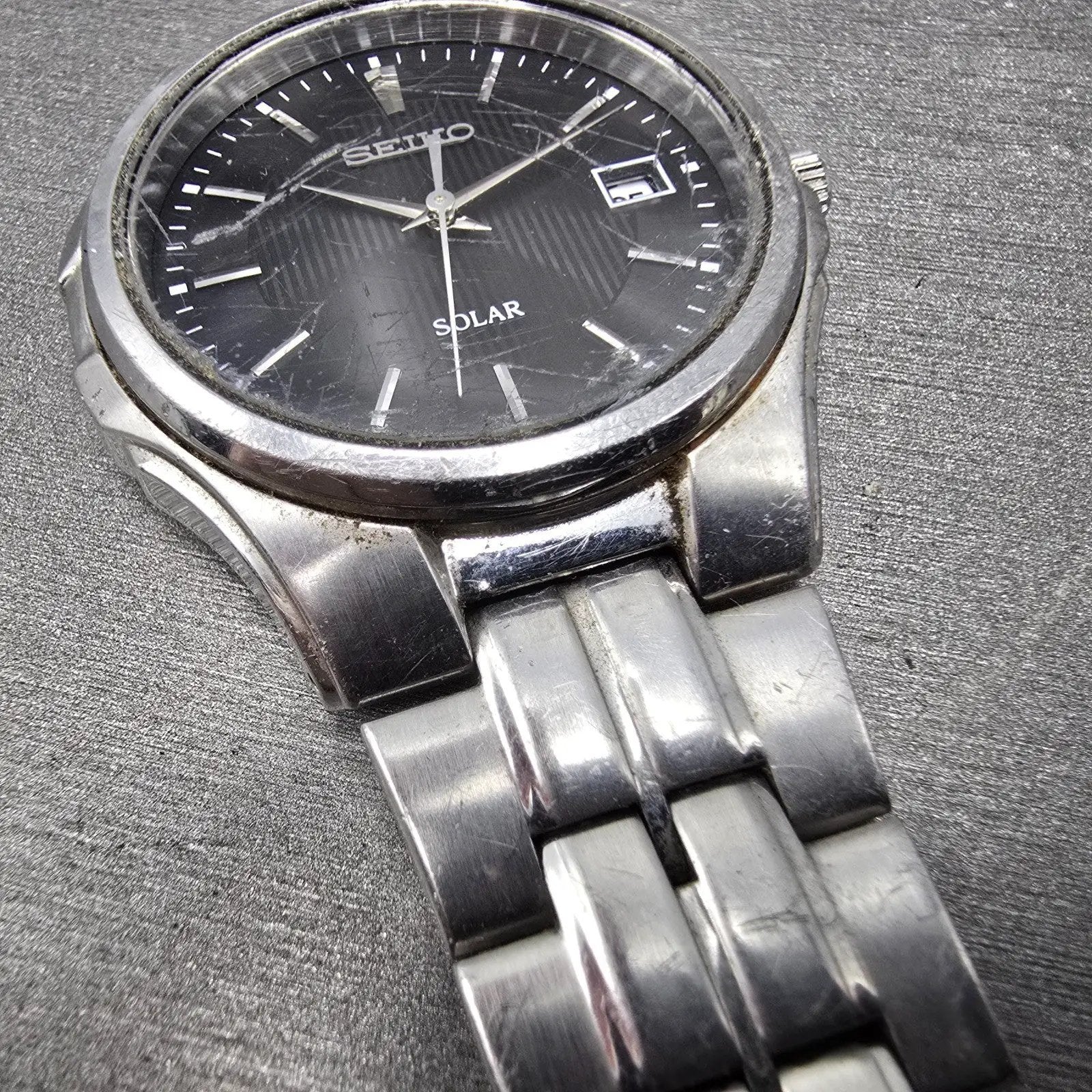 Seiko Solar Watch Men 38mm Black Dial Silver Tone Date READ!!!!!! V157-0AG0 Runs6