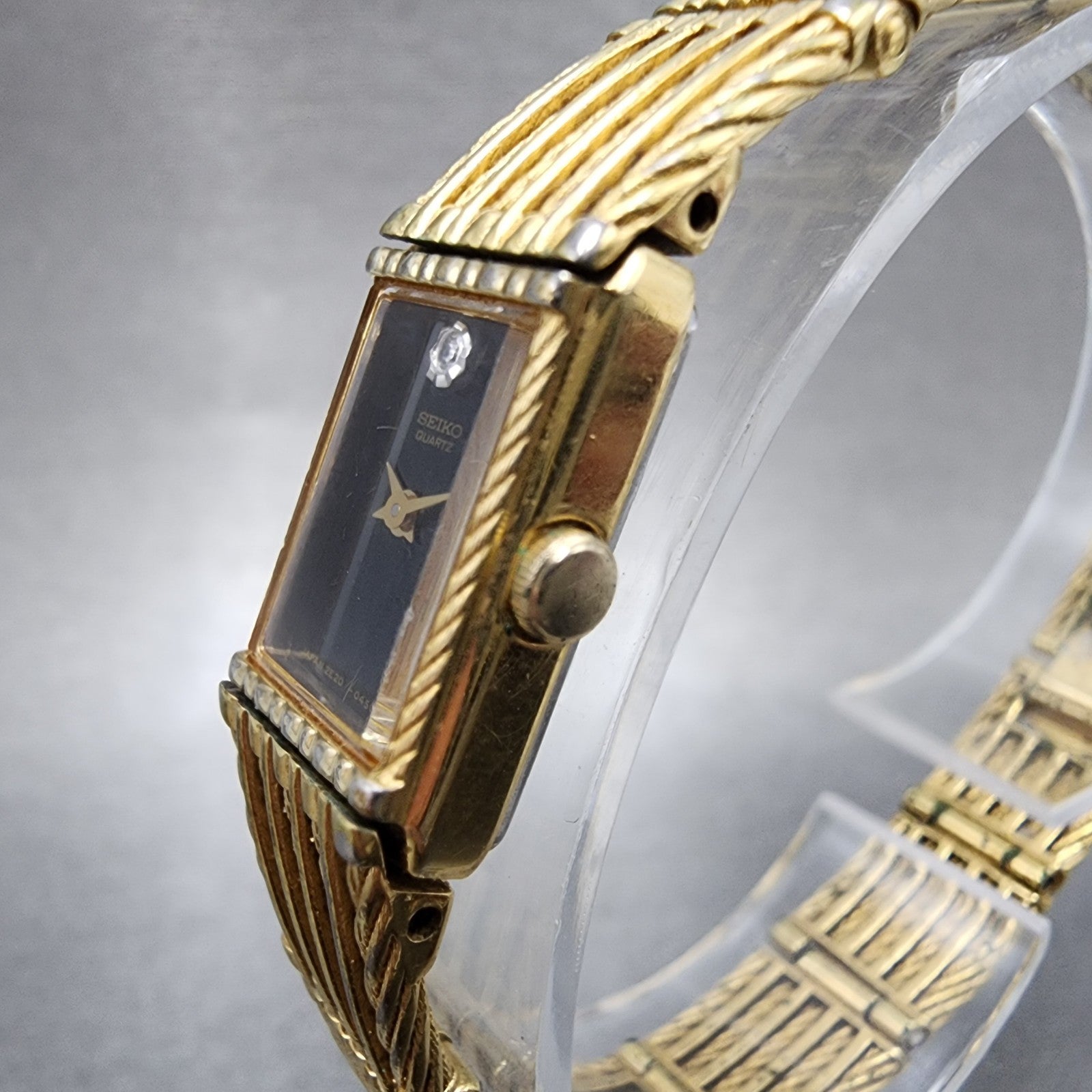 Seiko Tank Watch Women 12mm Black Dial Gold Tone 2e205269 New Battery2