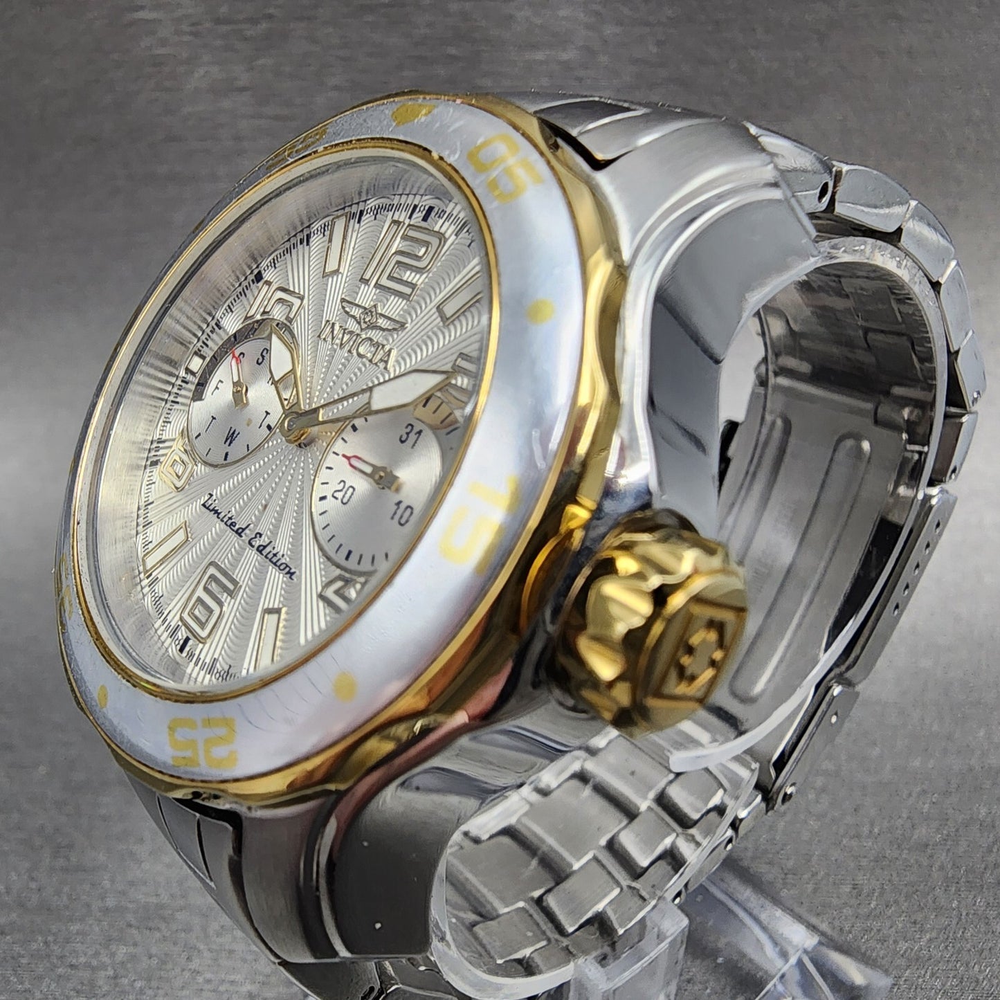 Invicta Pro Diver Watch Women 38mm White Dial Two Tone Daydate Round New Battery2