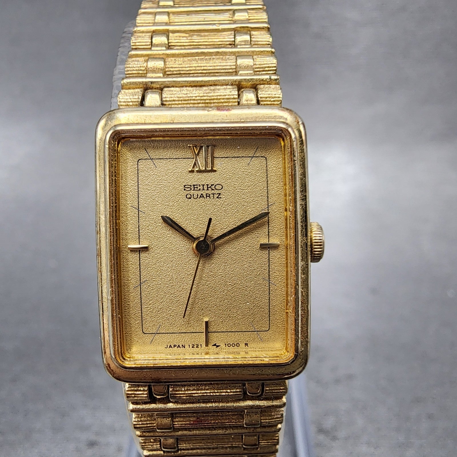 Seiko Tank Watch Women 17mm Champagne Dial Gold Tone 12215700 New Battery0