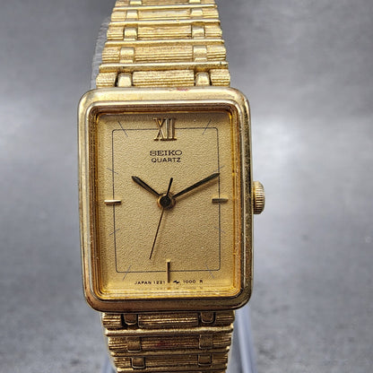 Seiko Tank Watch Women 17mm Champagne Dial Gold Tone 12215700 New Battery0