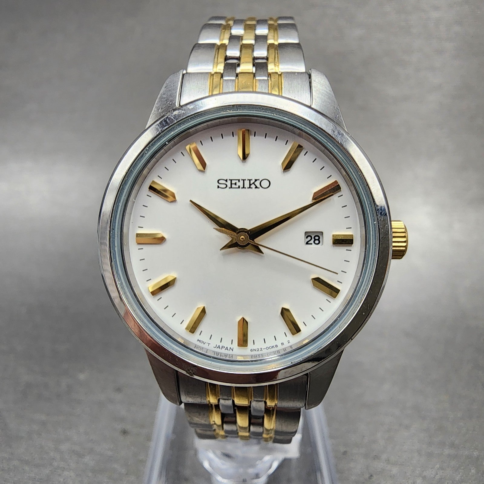 Seiko Watch Women 29mm White Dial Two Tone Date Round 6n2200a0 New Battery0