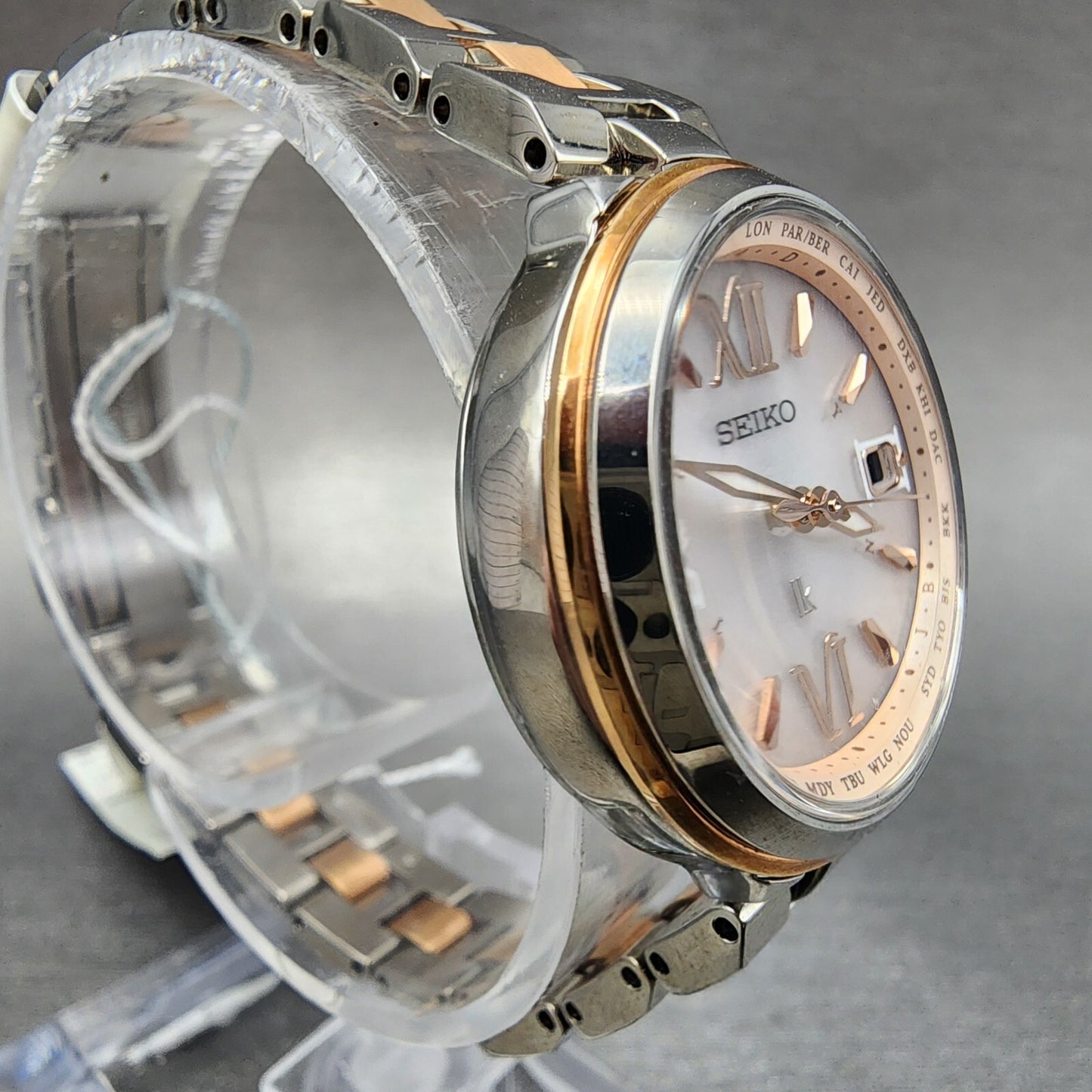 Seiko Lukia Watch Women 28mm Silver Dial Two Tone Date Solar Round Runs SSVV0203