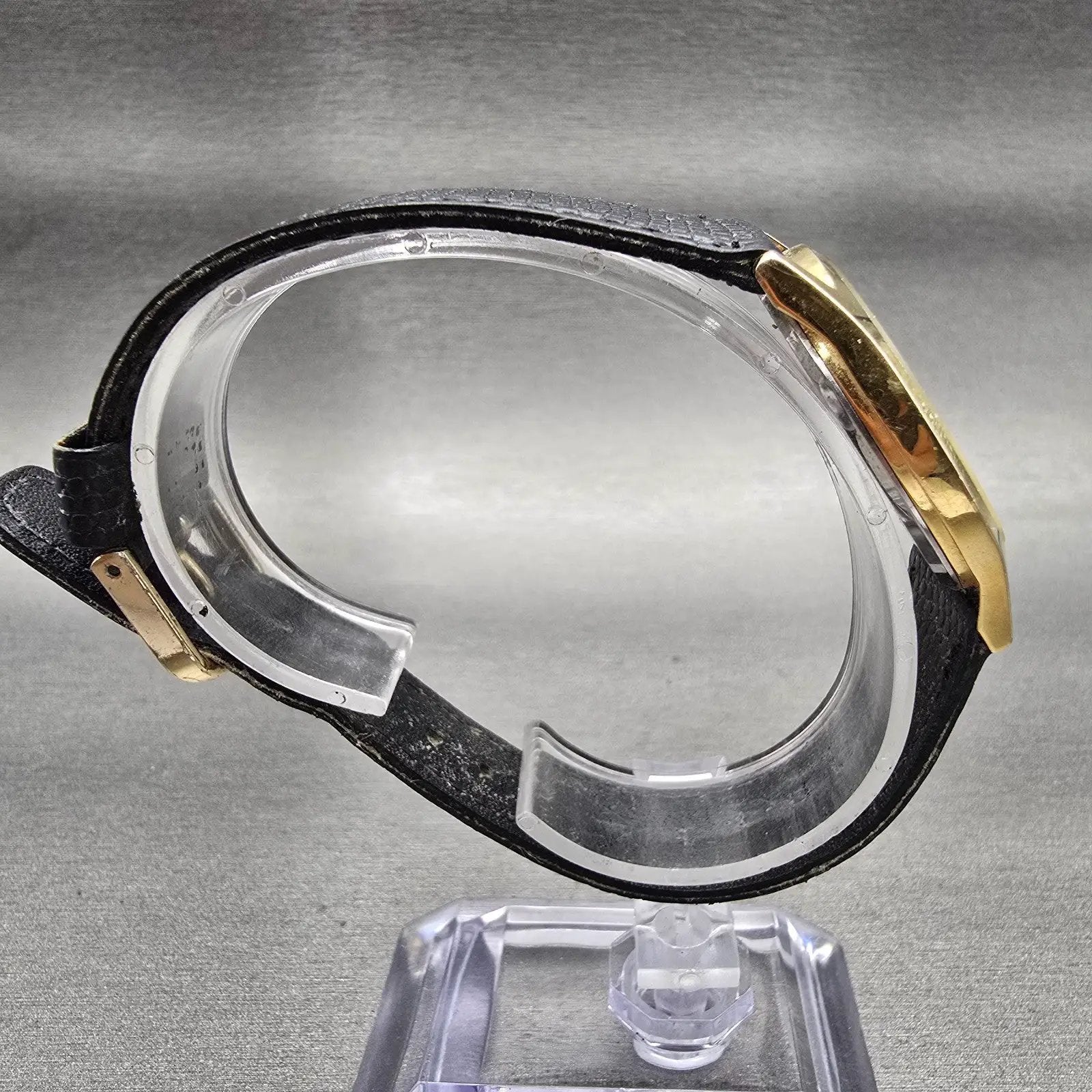 Citizen CQ Watch Men 32mm Black Dial Gold Tone Round 6031-K02716 New Battery VTG8