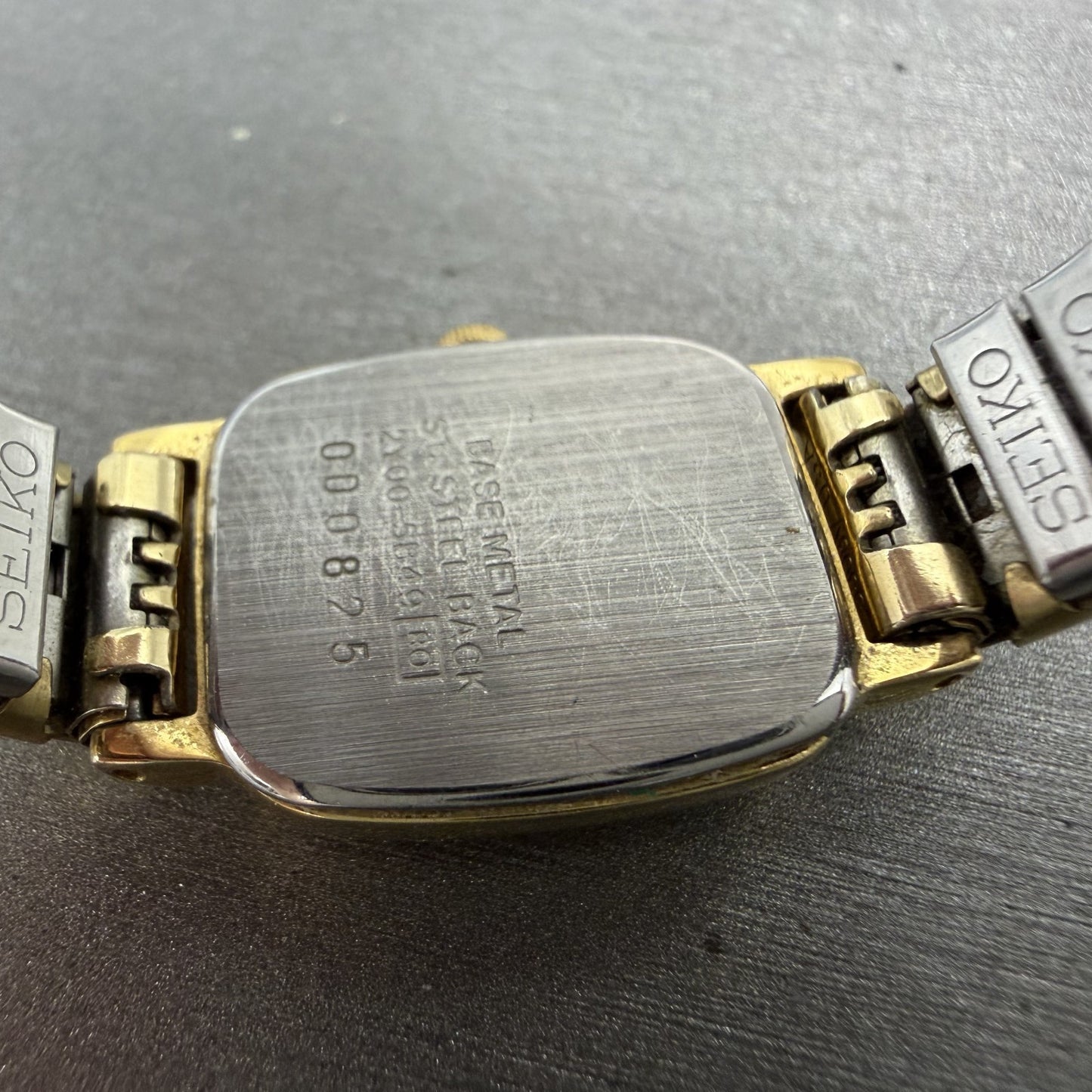 Seiko Watch Women 17mm Champagne Dial Gold Tone Rectangle 2y005b49 New Battery9